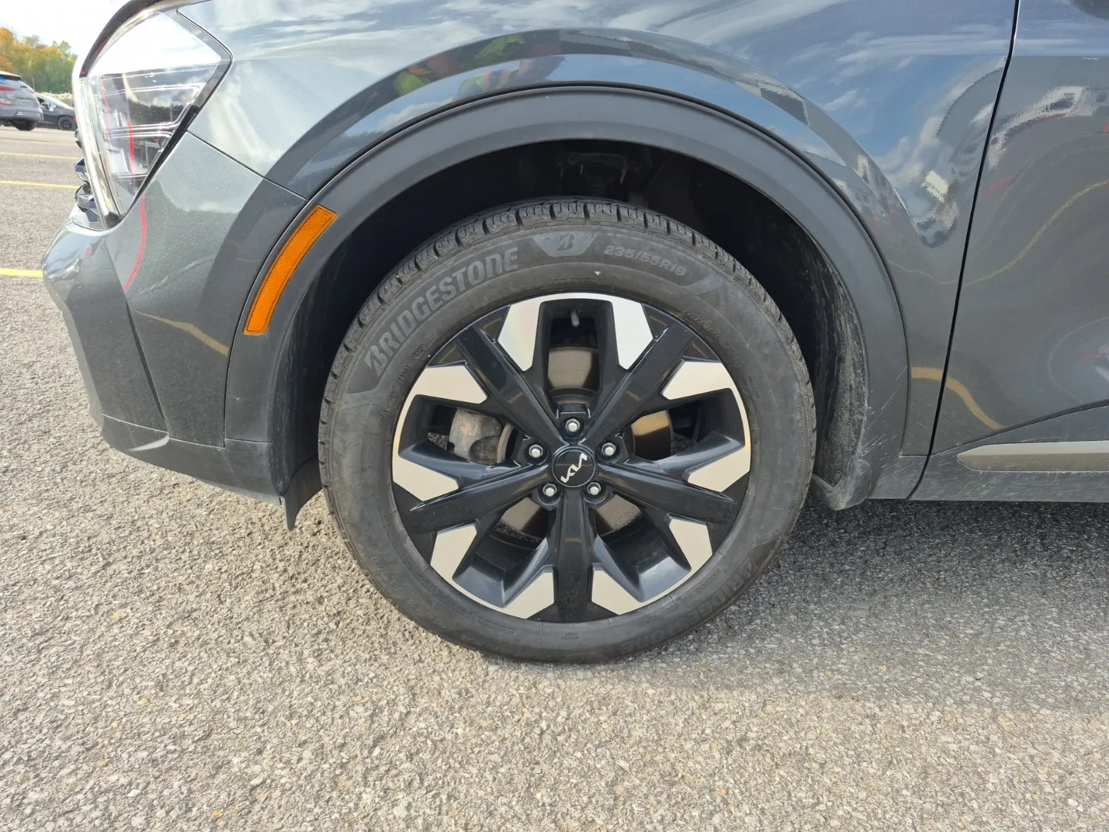 Front driver wheel/tire photo