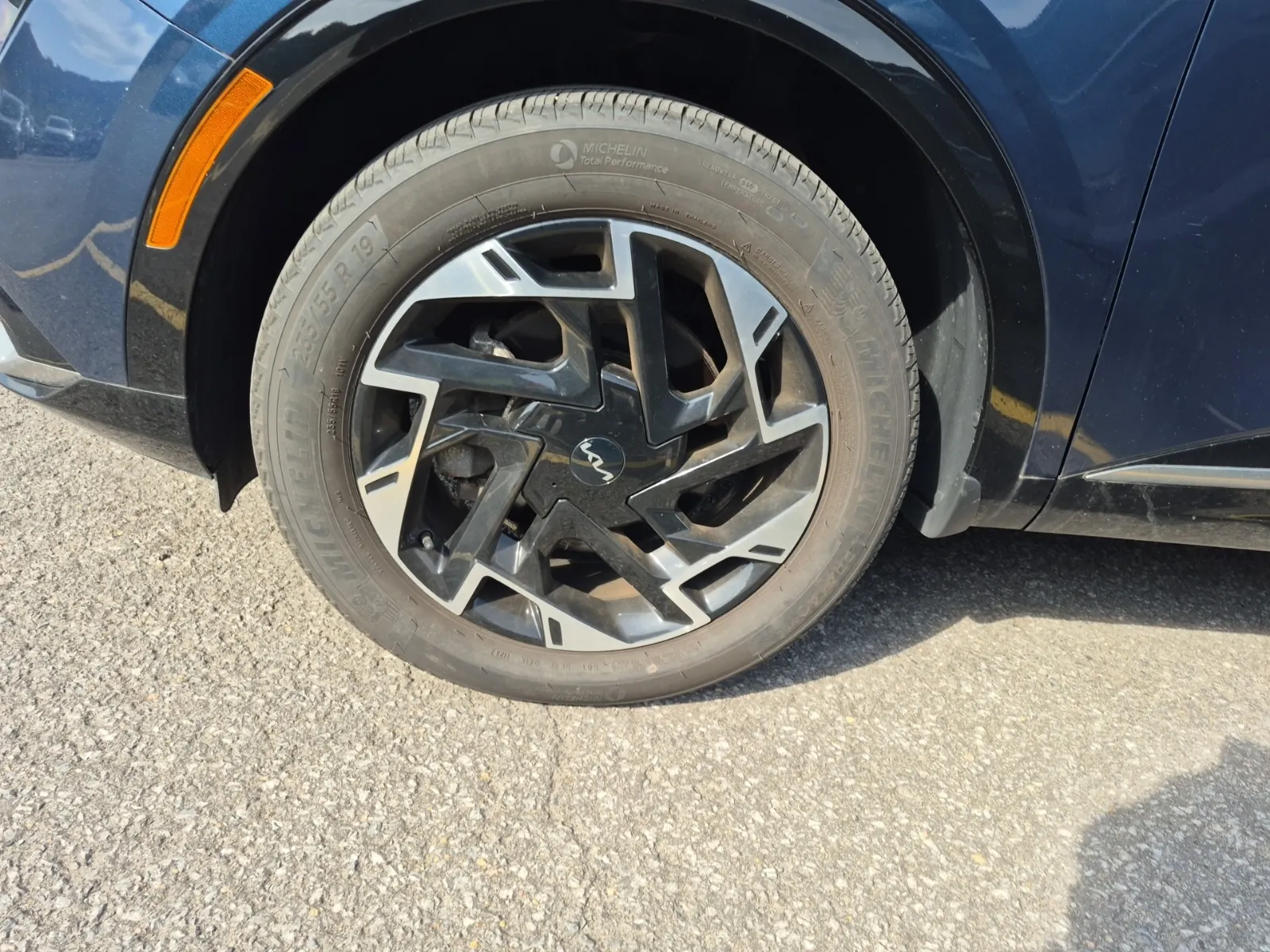 Front driver wheel/tire photo