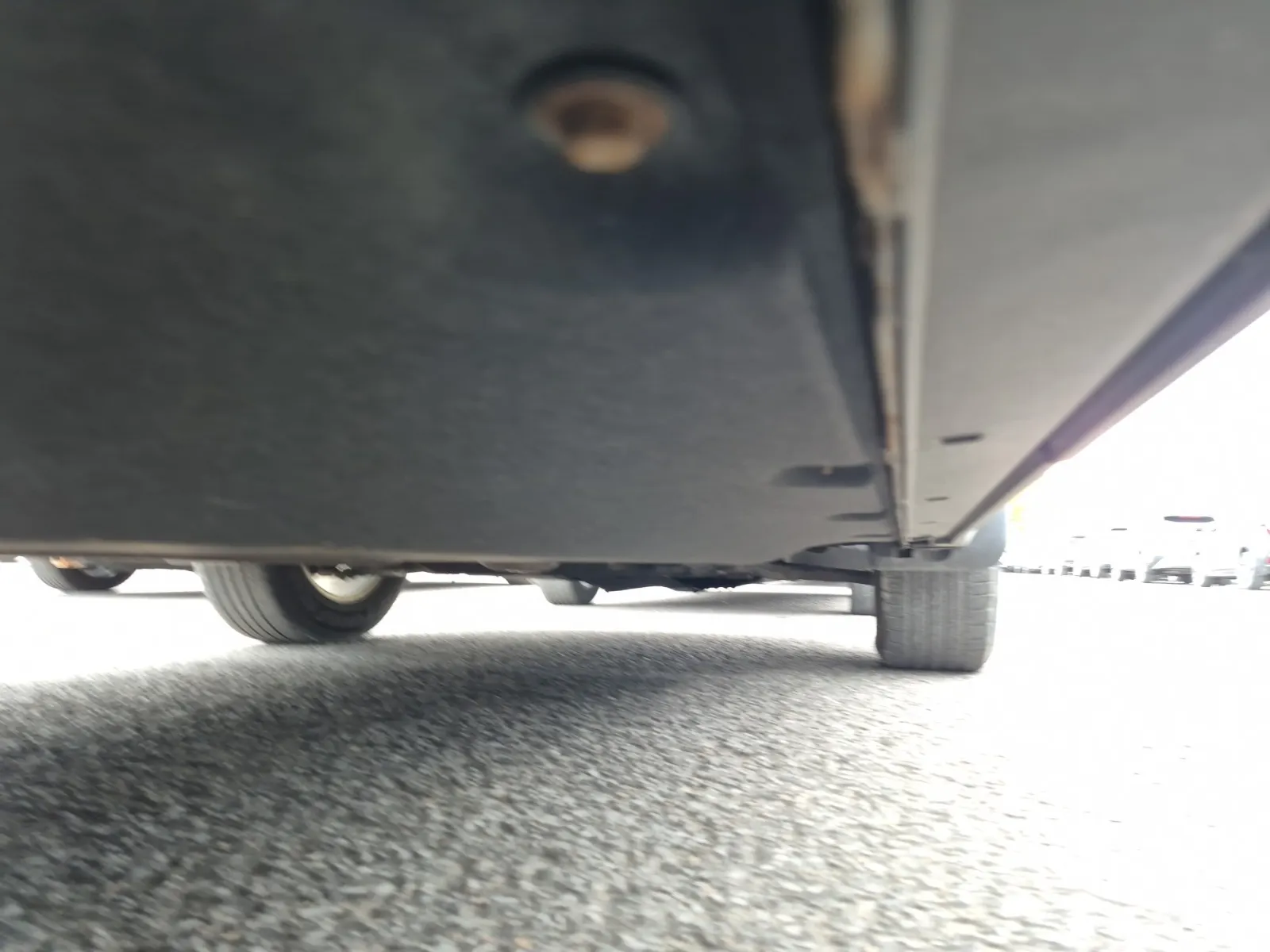 Undercarriage - Passenger Photo