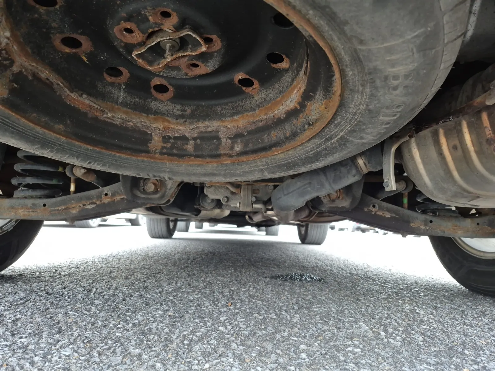 Undercarriage - Rear Photo