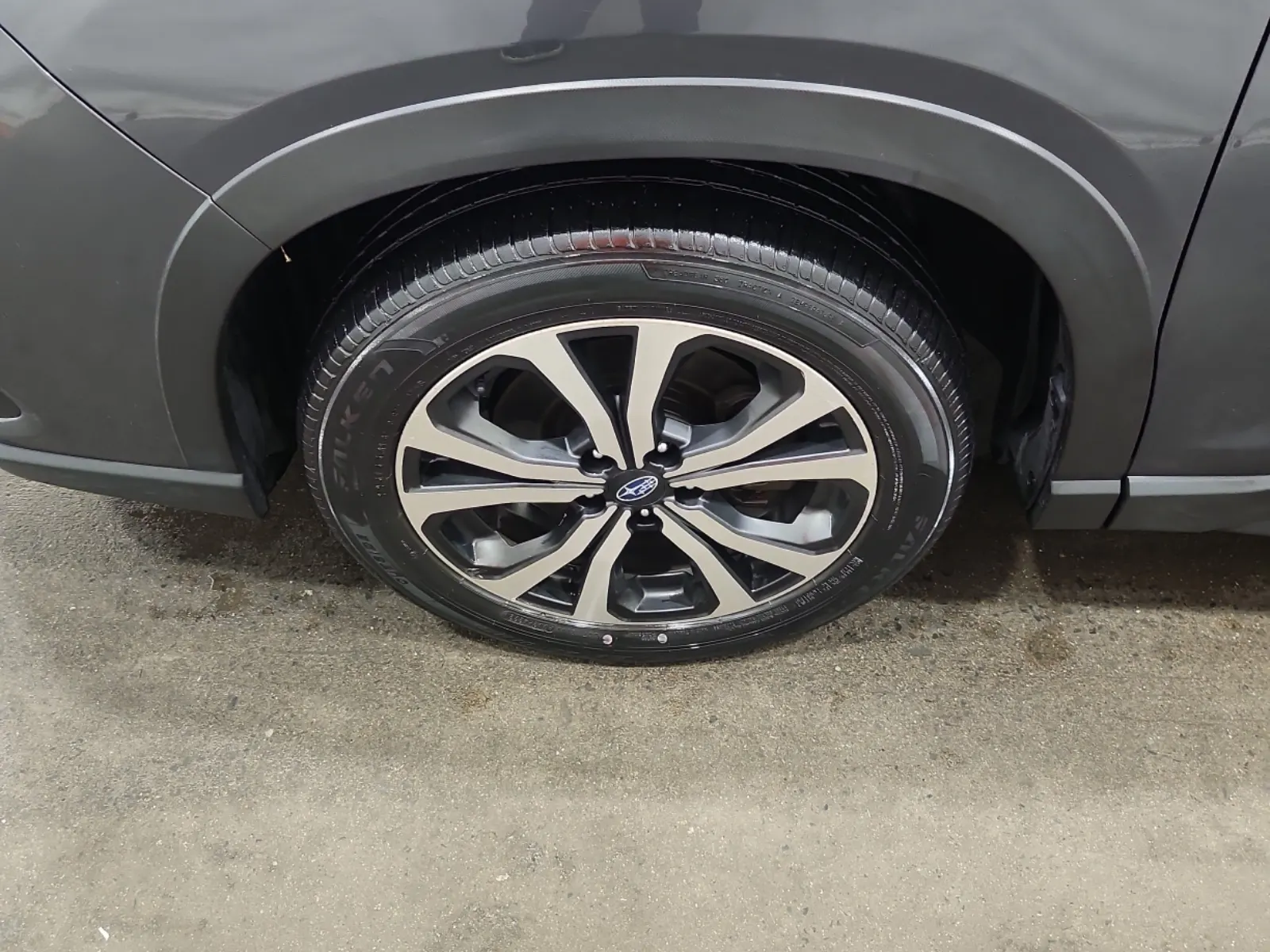Front driver wheel/tire photo