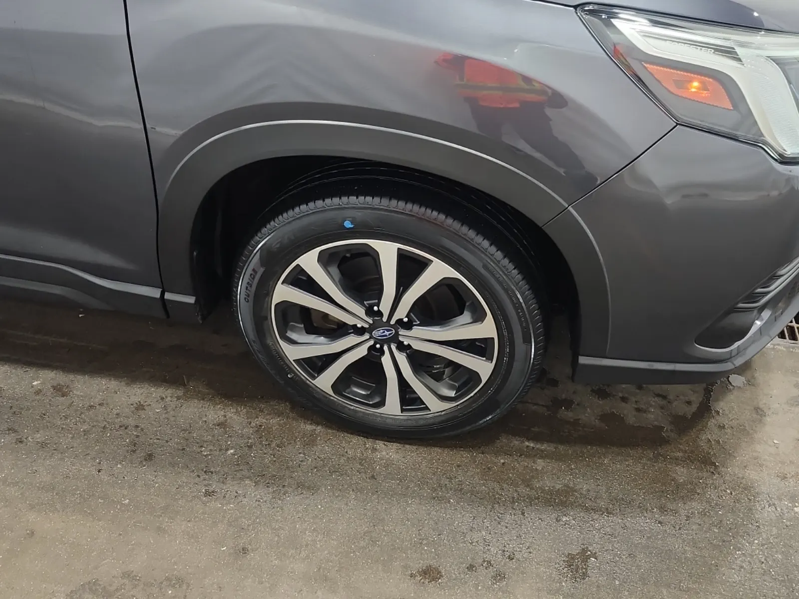 Right Front Wheel/Tire Photo