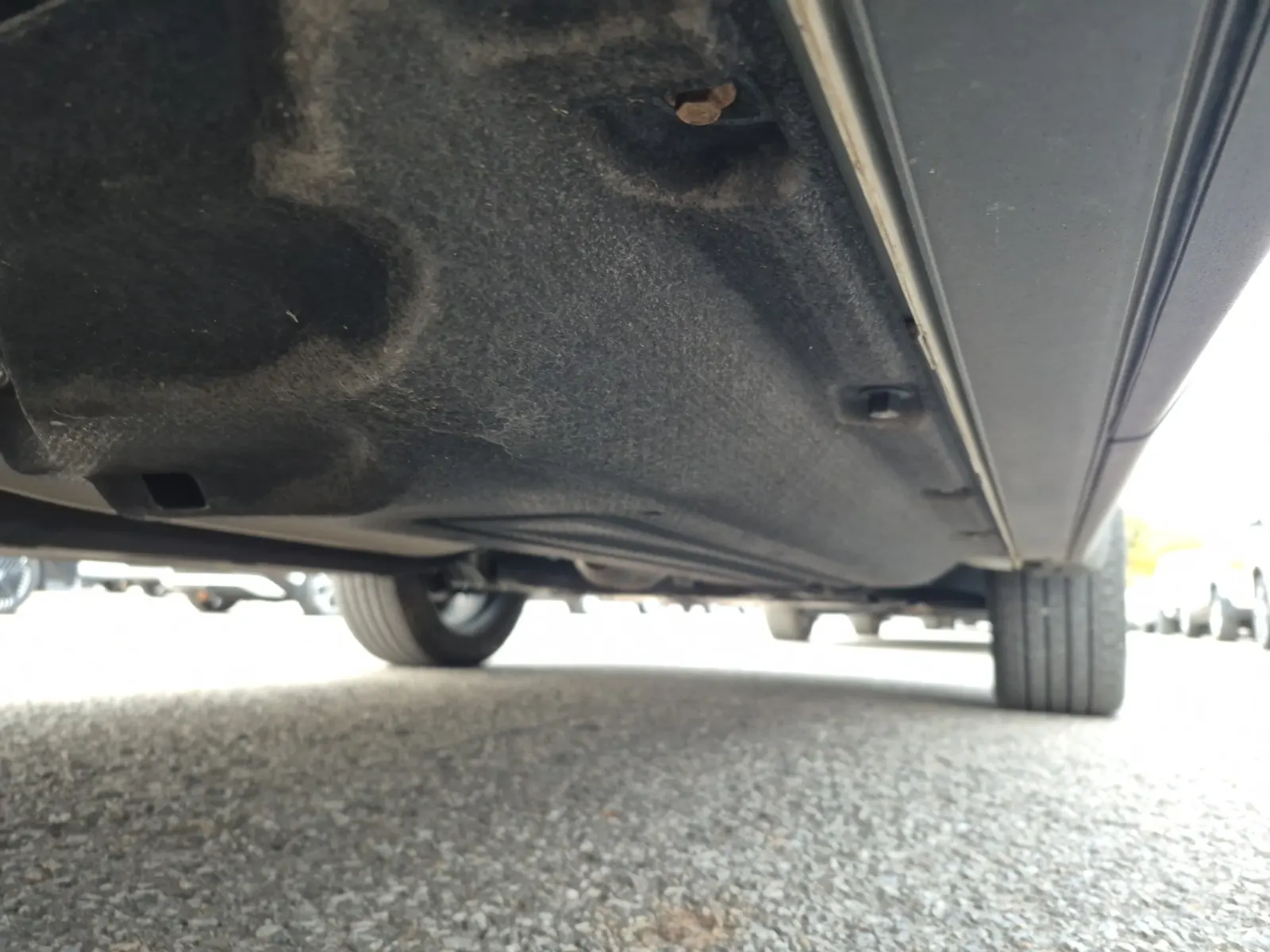 Undercarriage - Passenger Photo