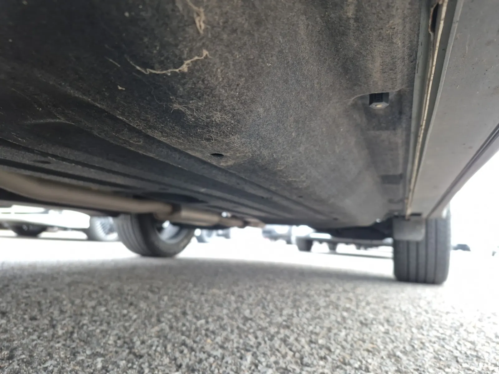 Undercarriage - Driver Photo