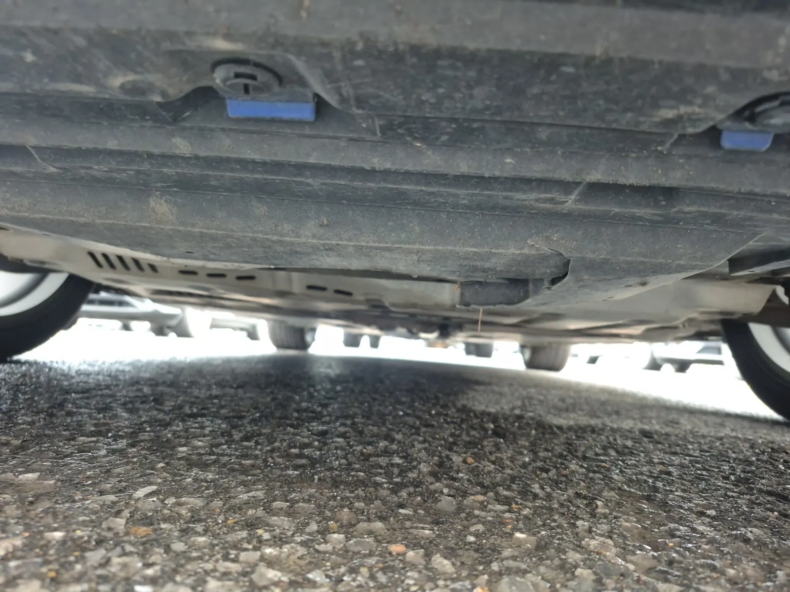 Undercarriage - Front Photo