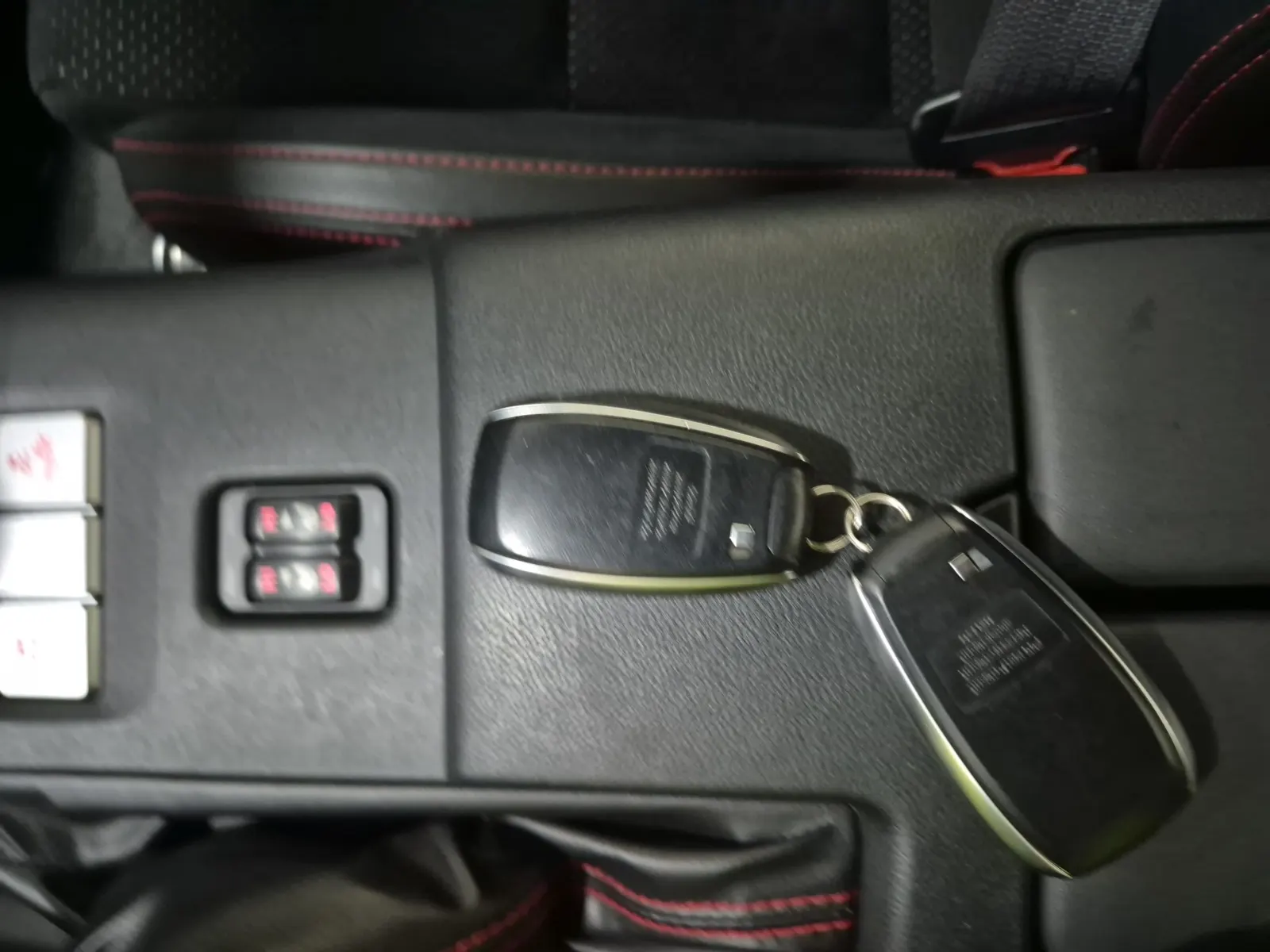 Keys/Fobs/Manual Photo