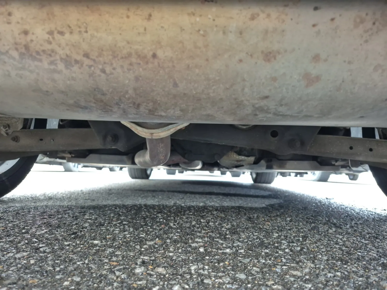 Undercarriage - Rear Photo