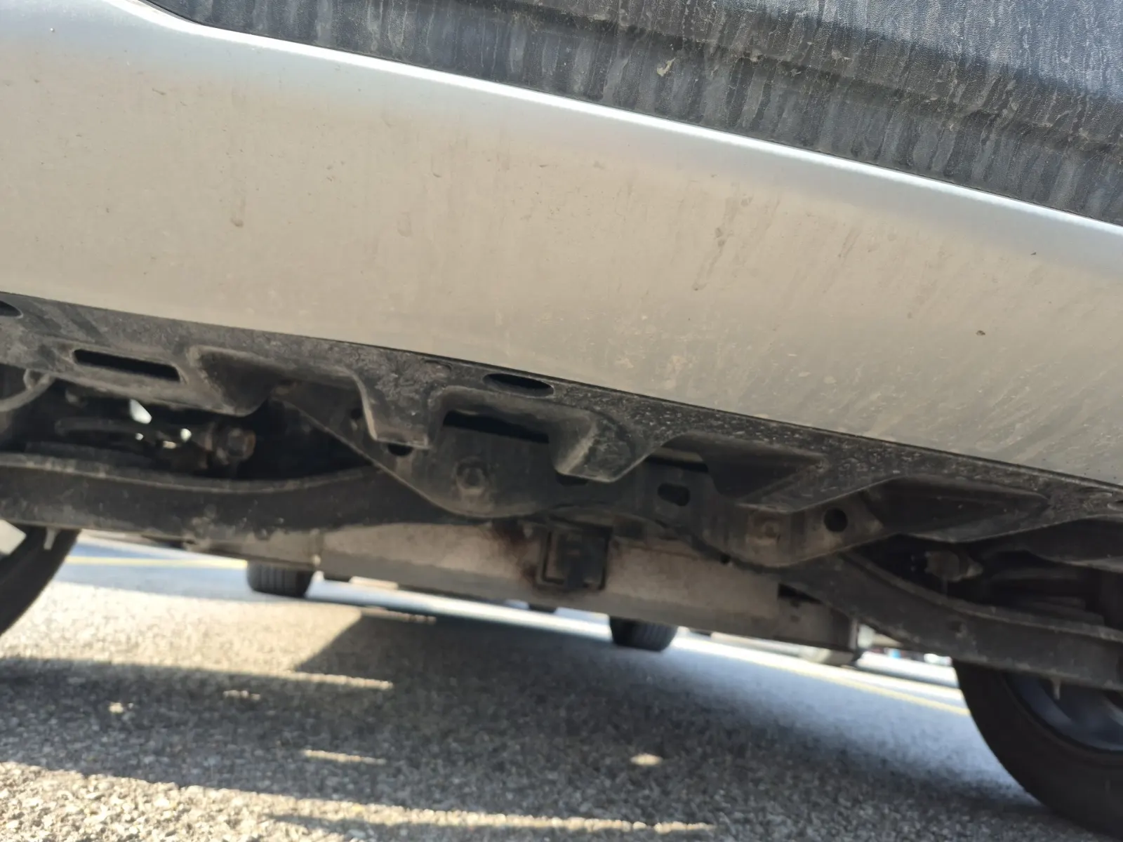 Undercarriage - Rear Photo