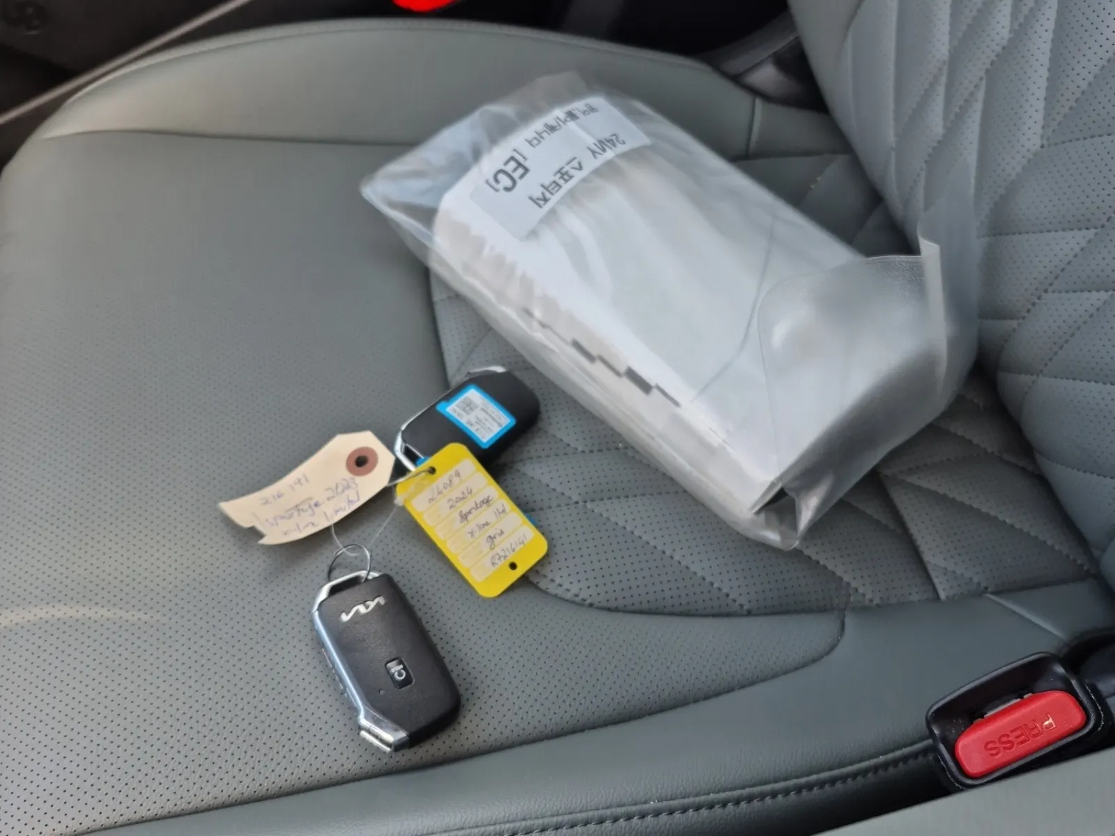 Keys/Fobs/Manual Photo