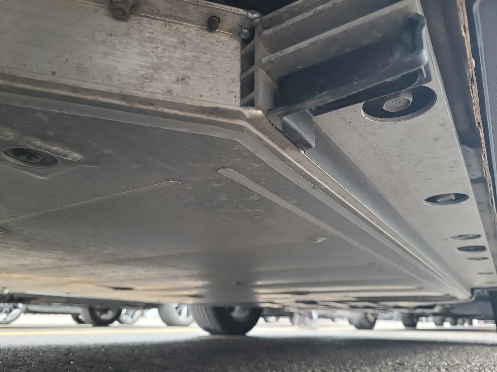 Undercarriage - Passenger Photo