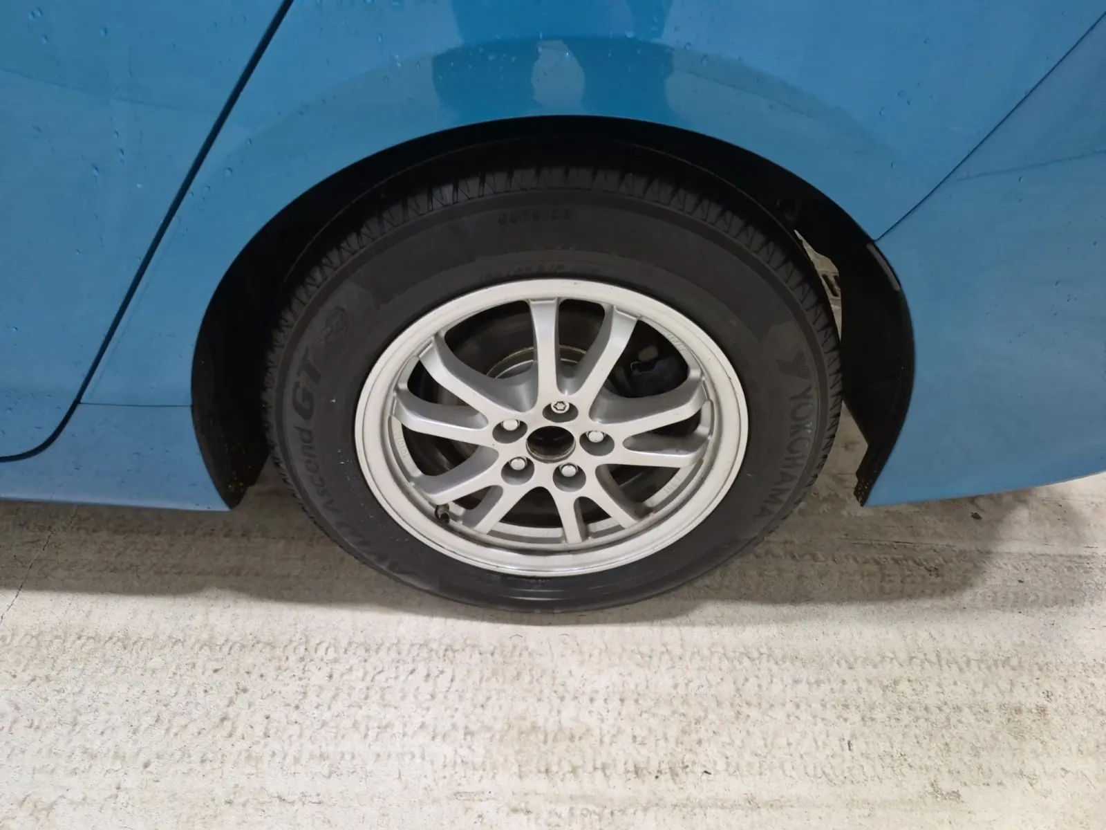 Left Rear Wheel/Tire Photo