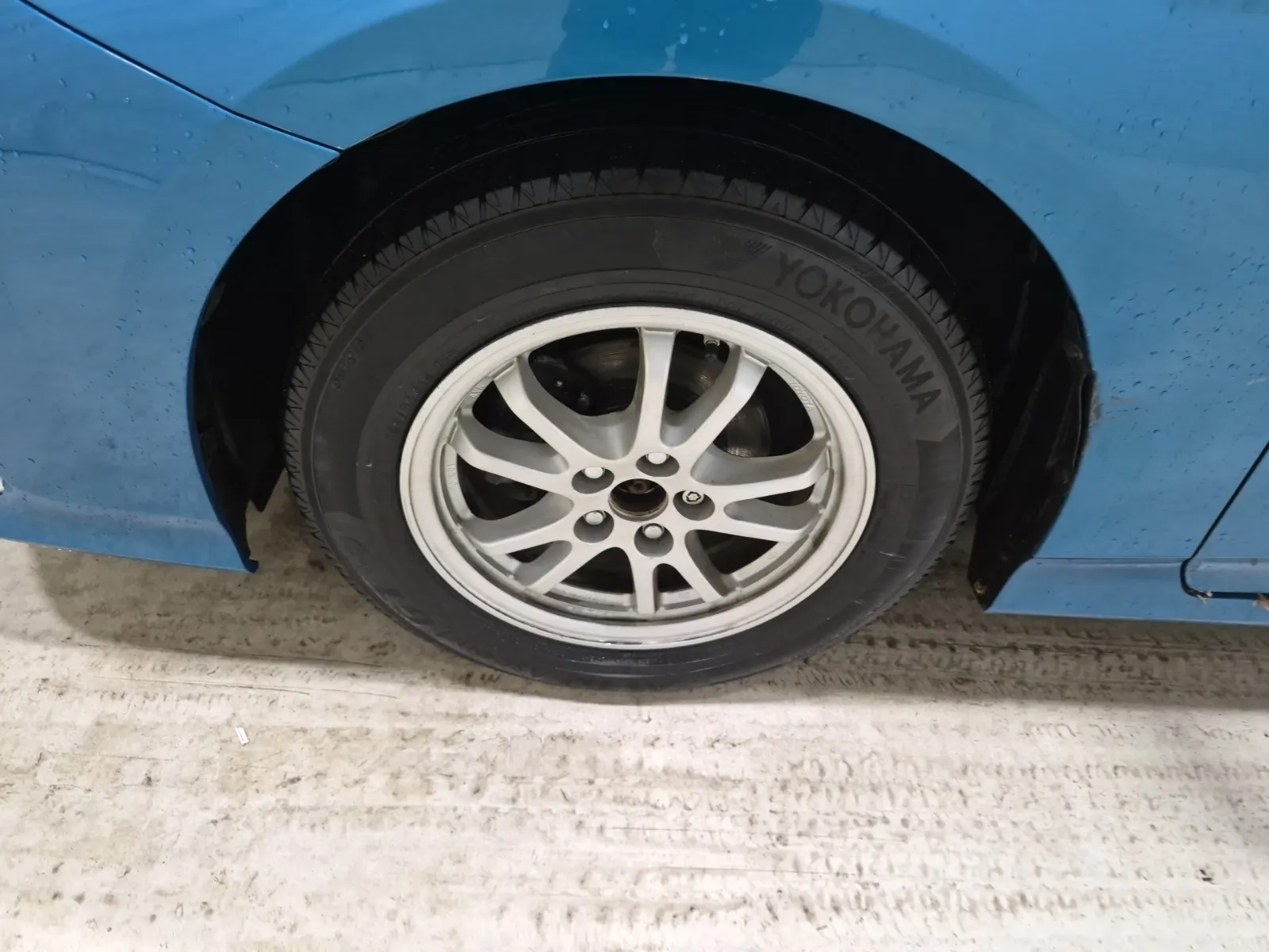 Front driver wheel/tire photo