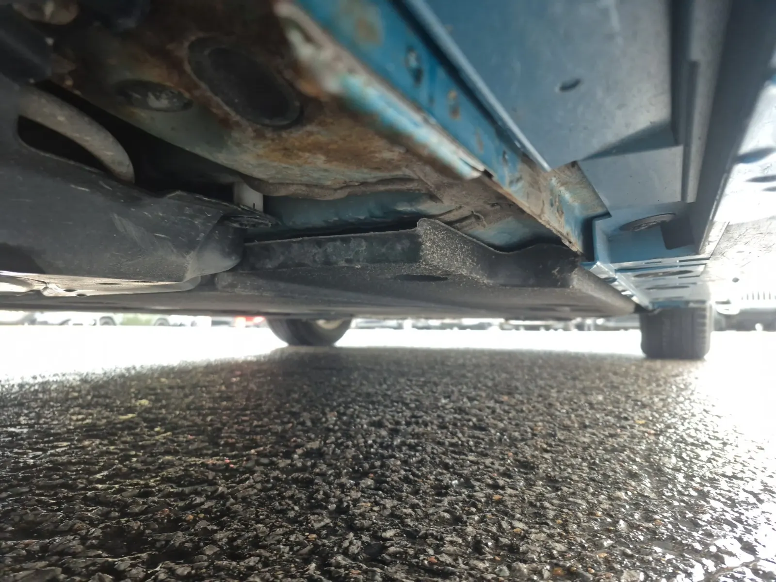Undercarriage - Passenger Photo
