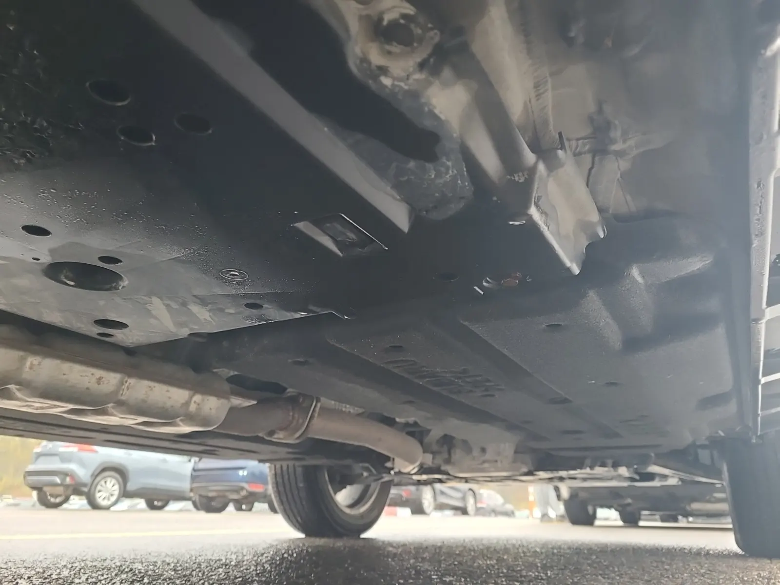 Undercarriage - Passenger Photo