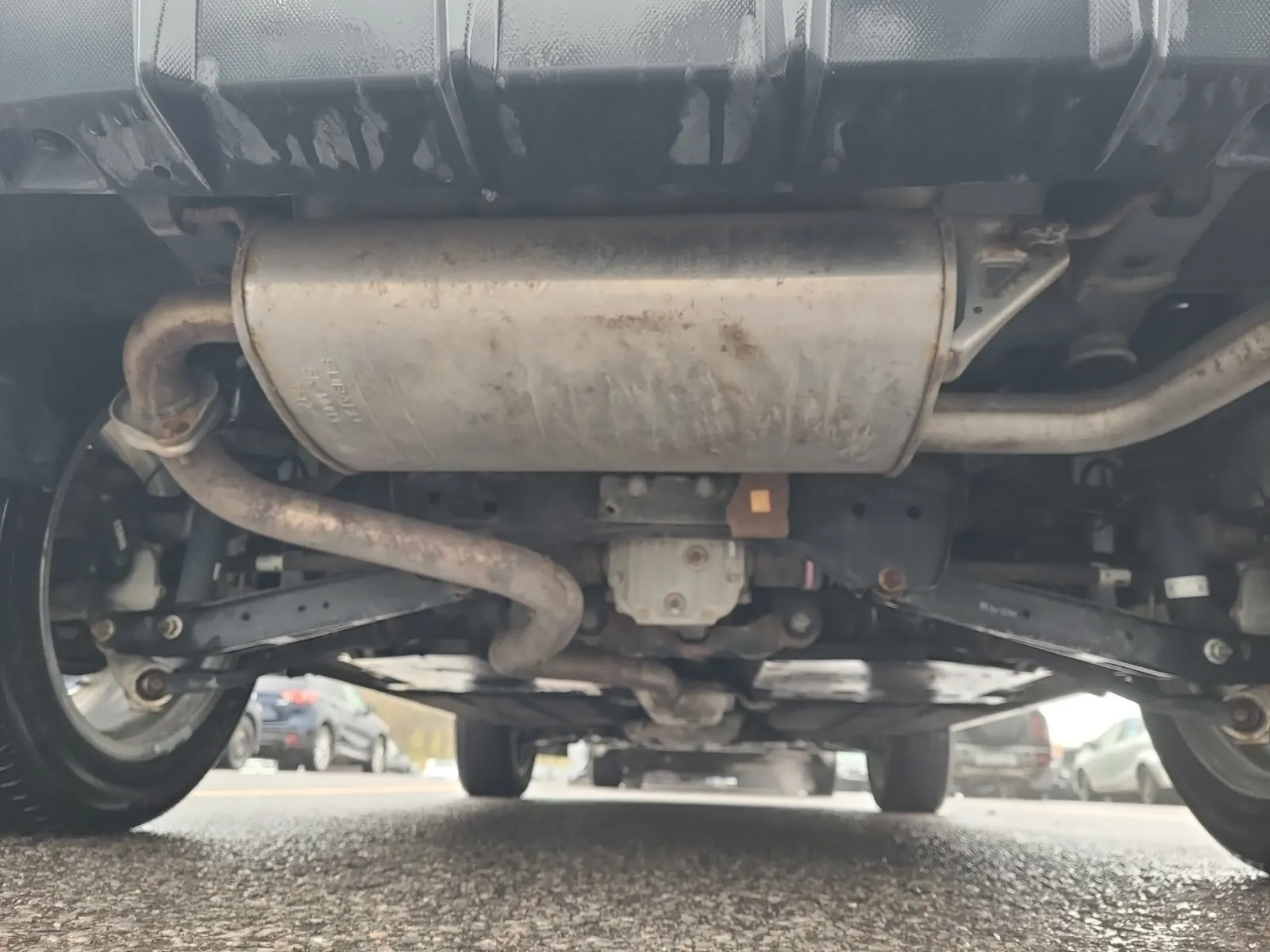 Undercarriage - Rear Photo