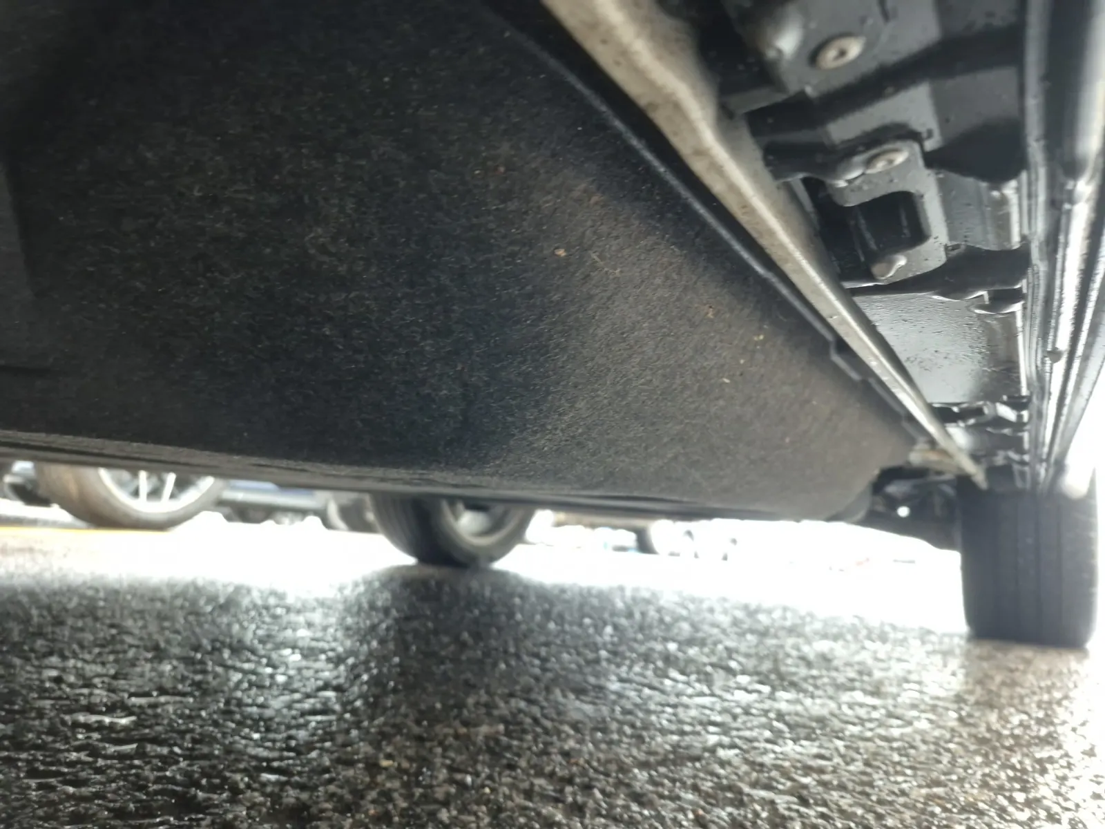 Undercarriage - Driver Photo