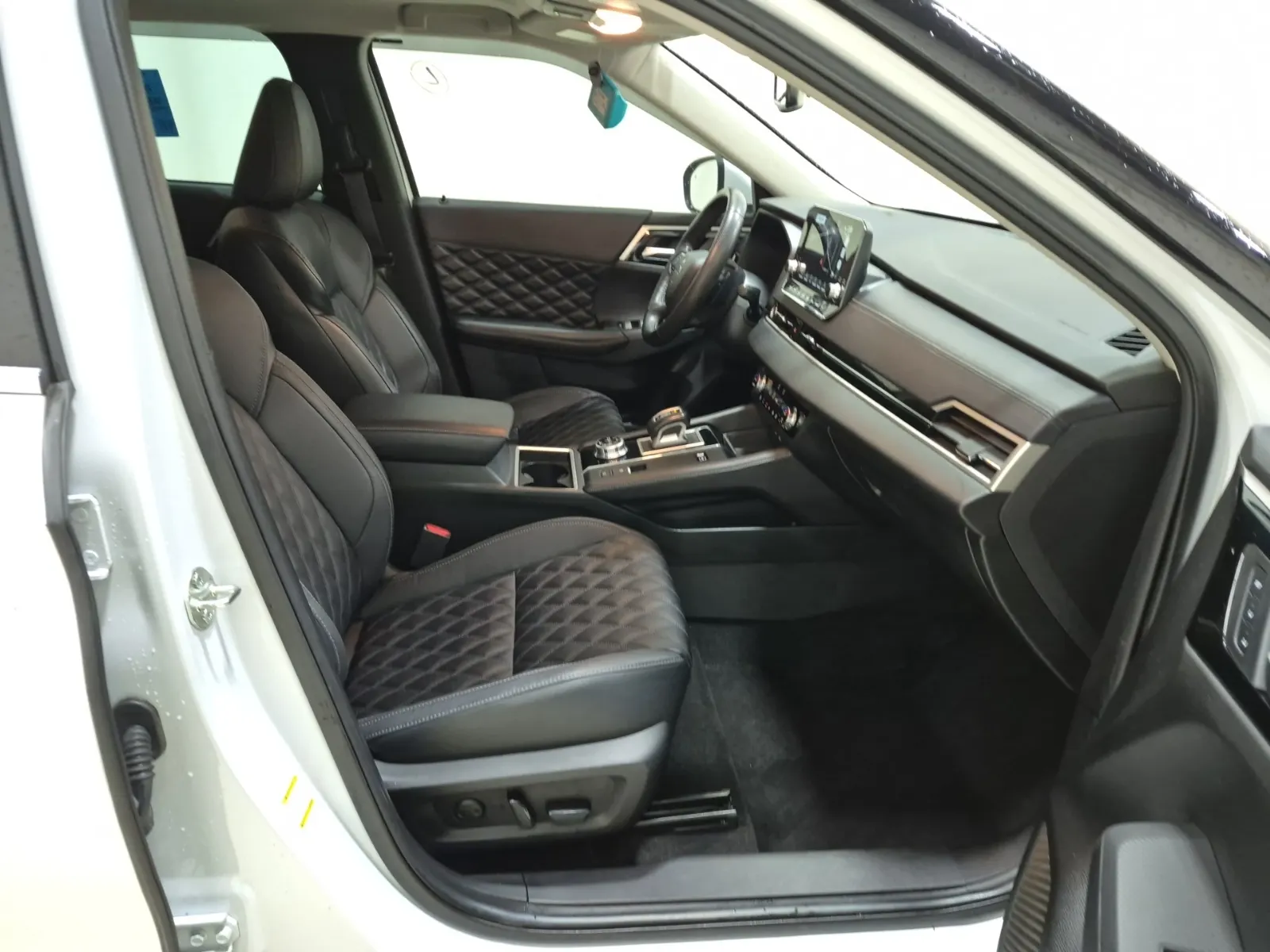 Right Side Interior Photo