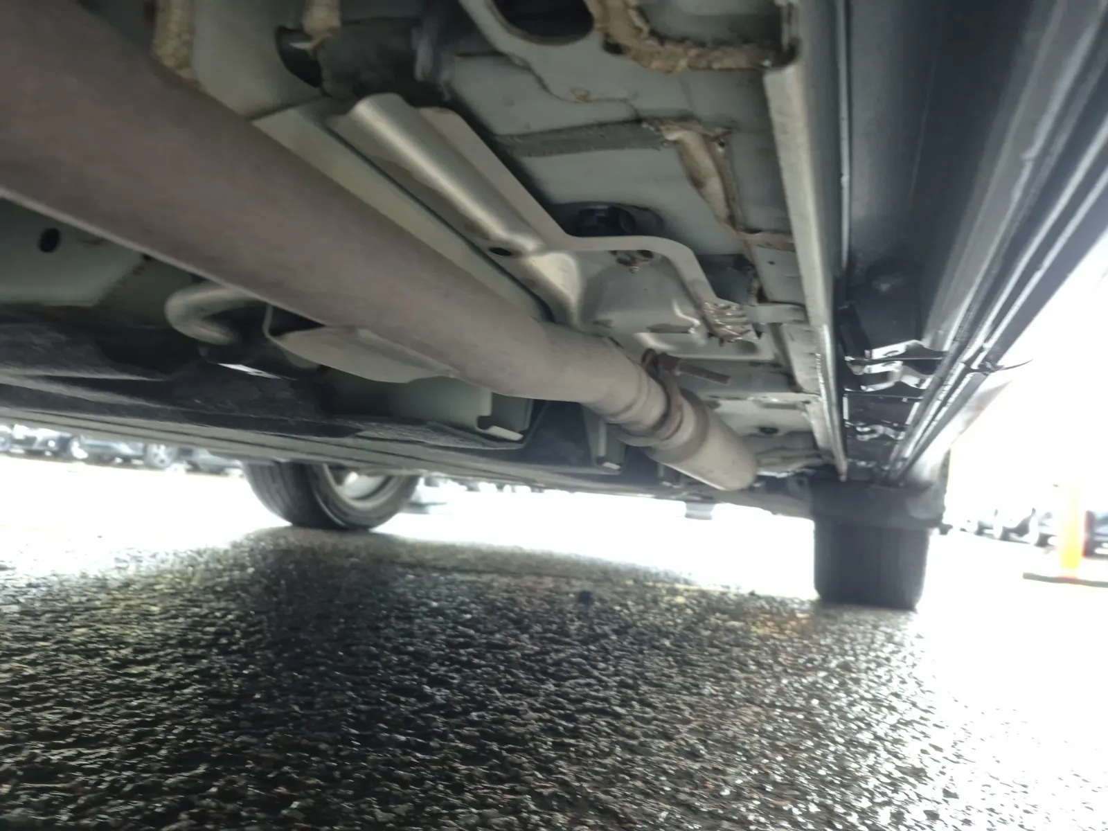 Undercarriage - Passenger Photo