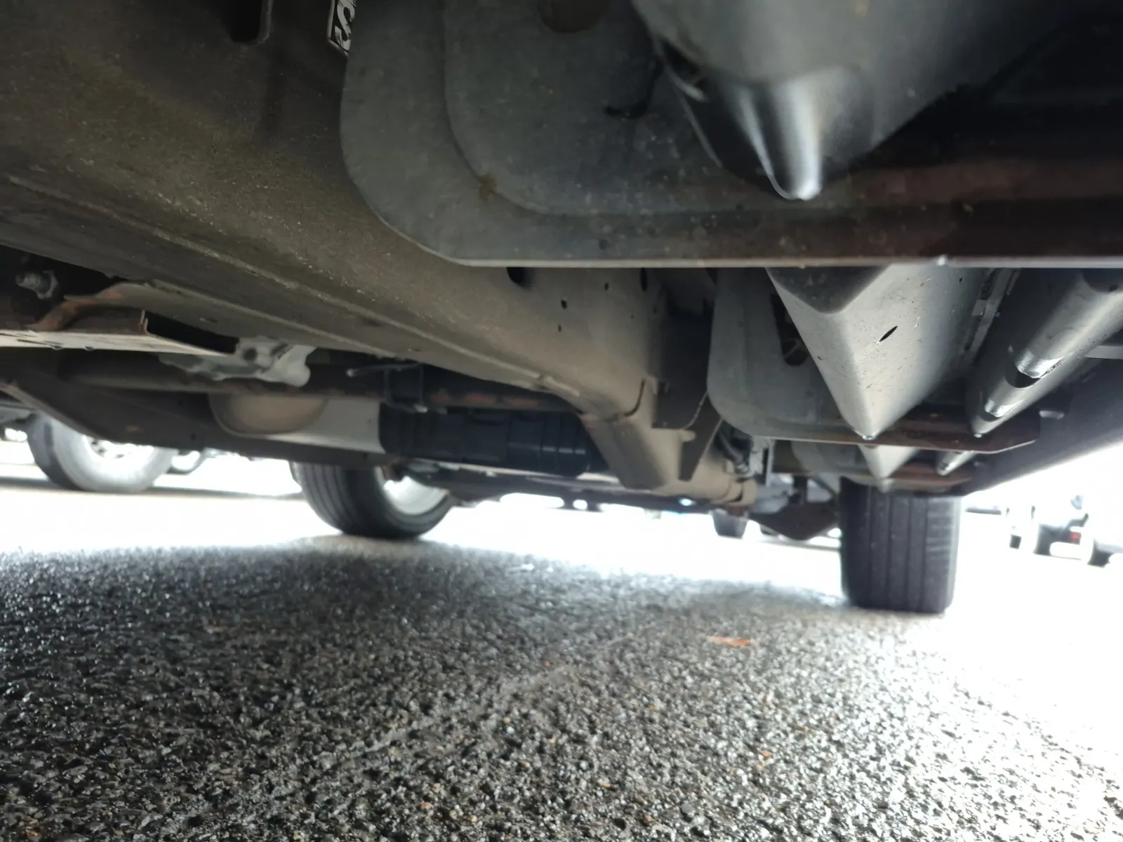 Undercarriage - Driver Photo