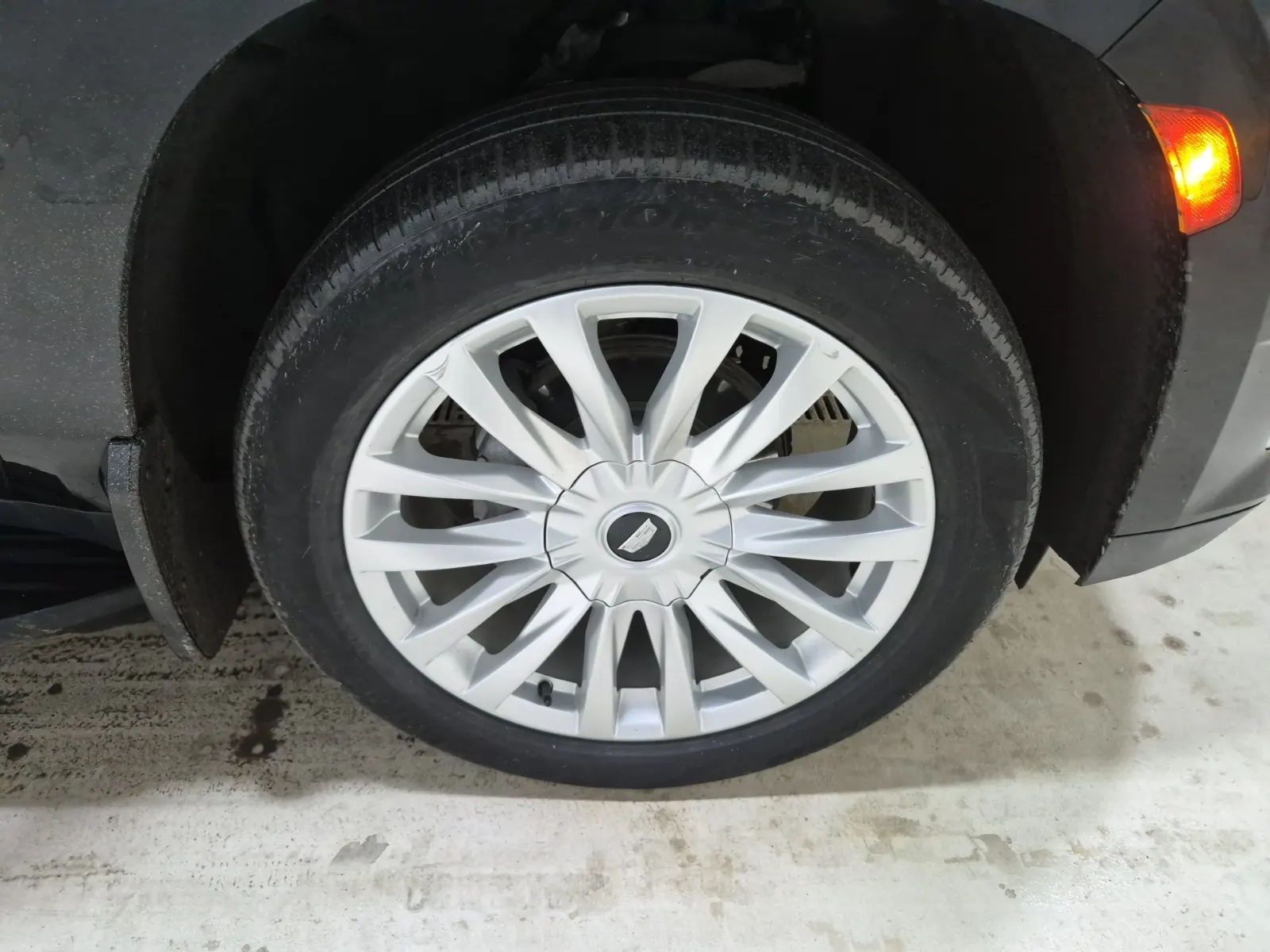 Right Front Wheel/Tire Photo