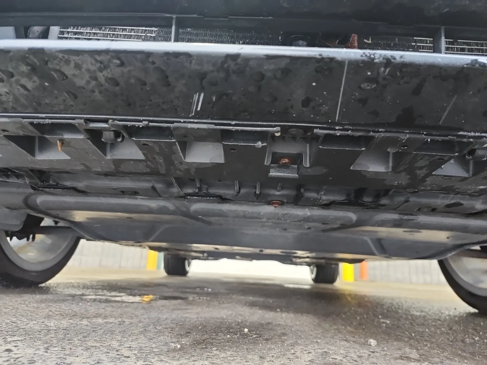 Undercarriage - Front Photo