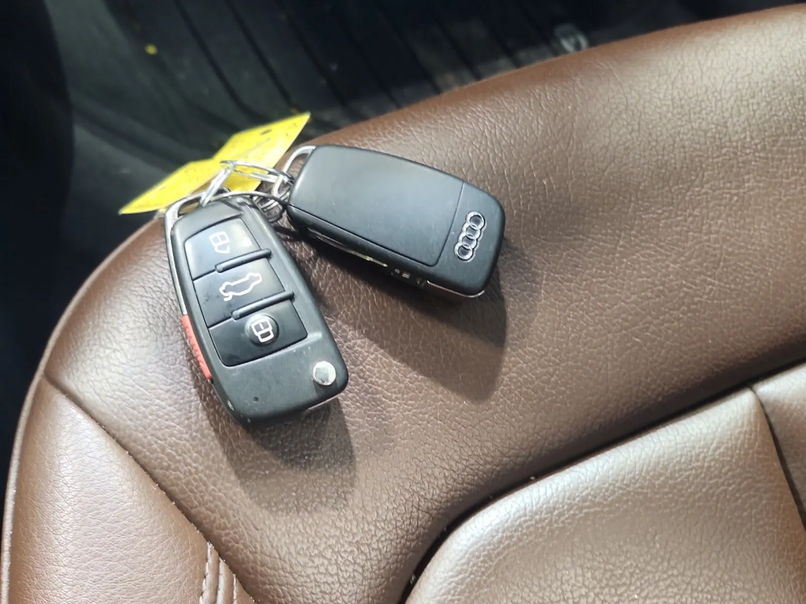 Keys/Fobs/Manual Photo