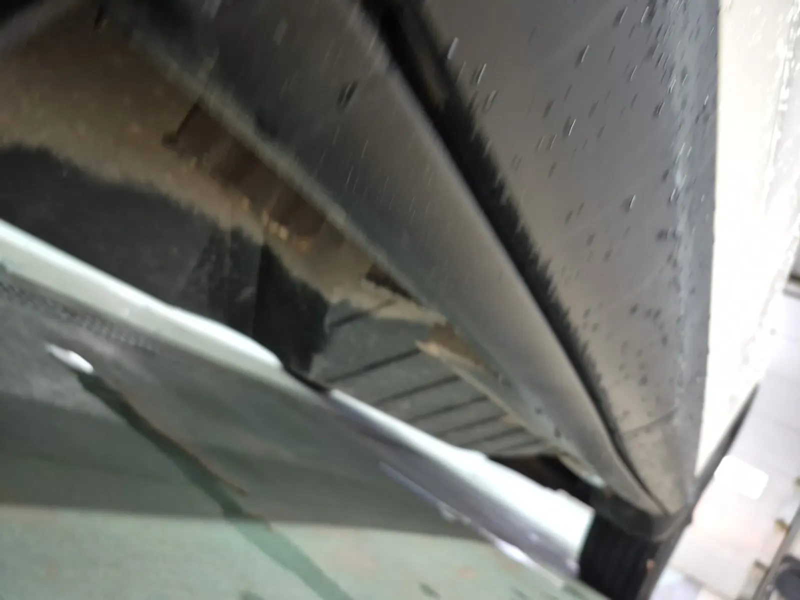 Undercarriage - Passenger Photo