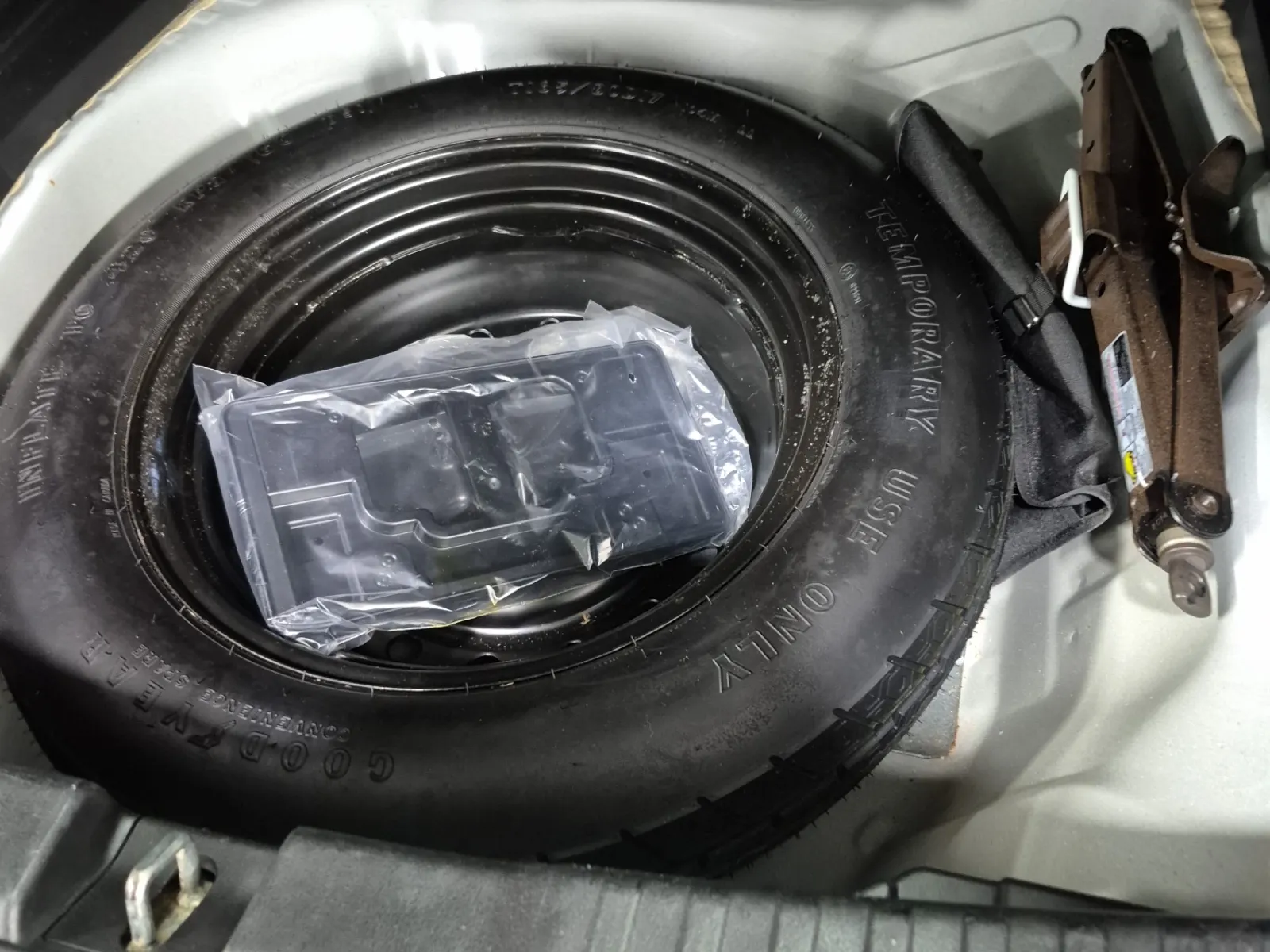 Spare Tire & Wheel Photo