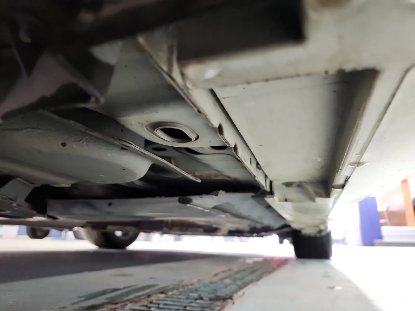 Undercarriage - Passenger Photo
