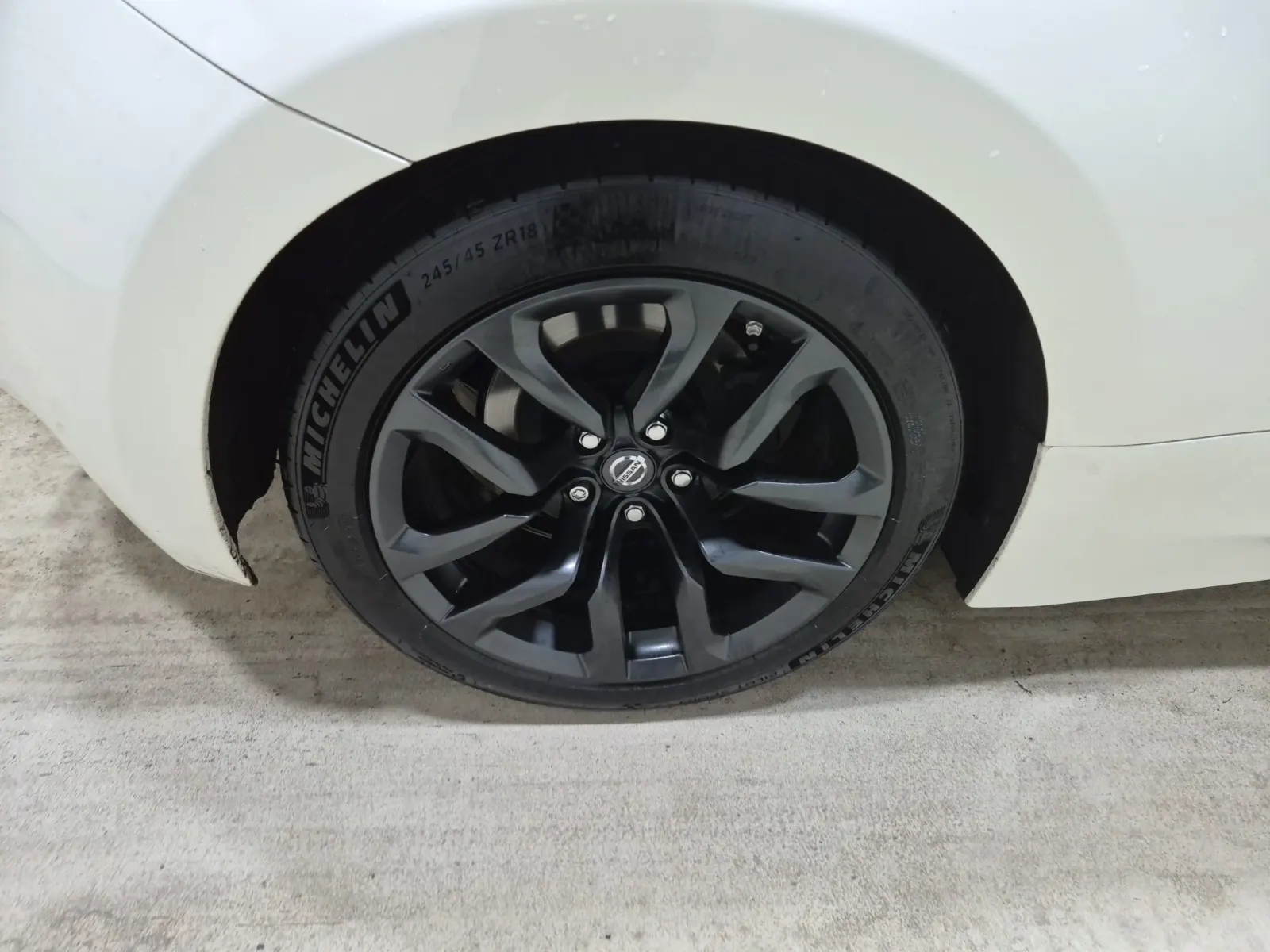 Right Rear Wheel/Tire Photo