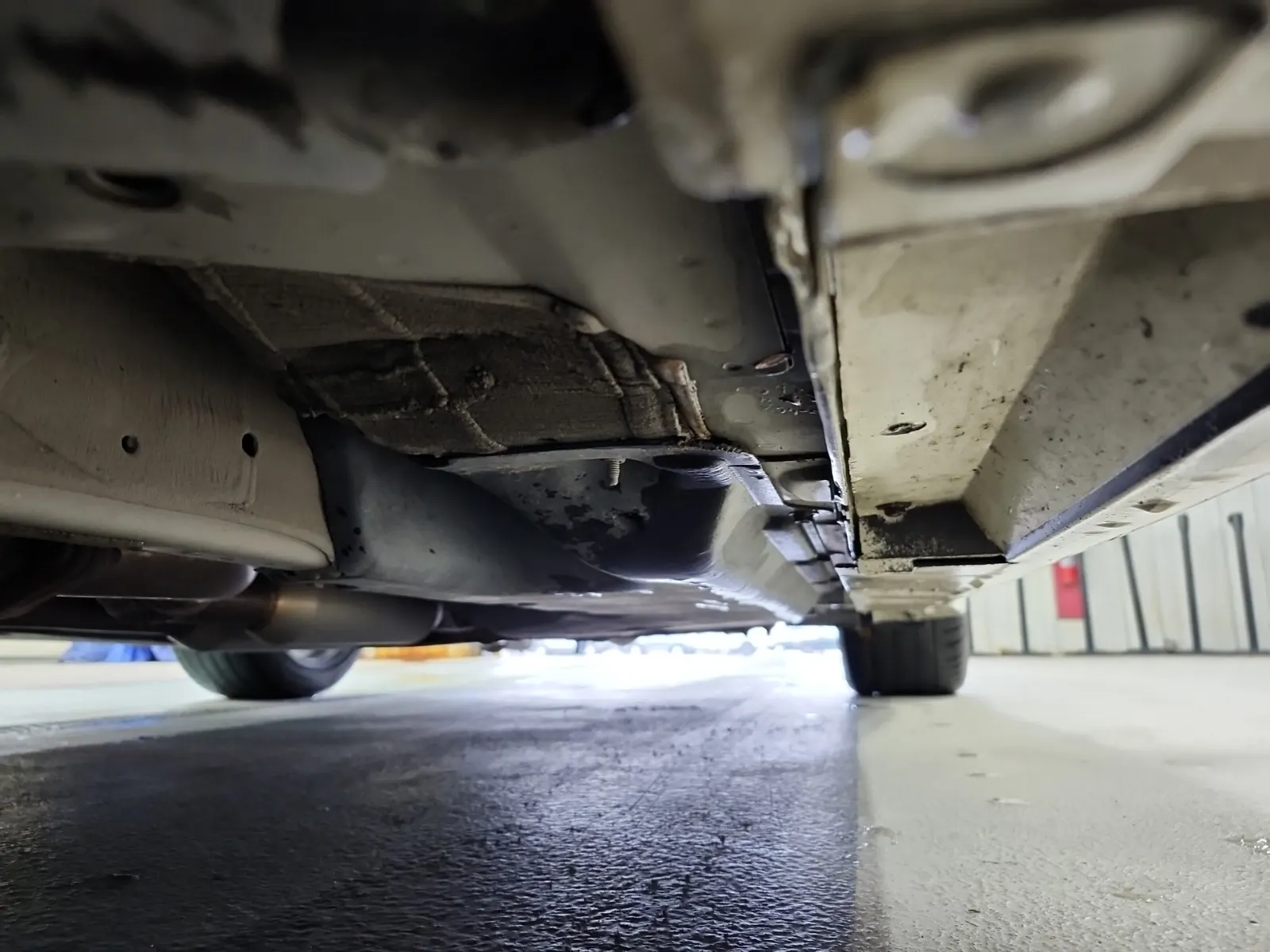 Undercarriage - Driver Photo