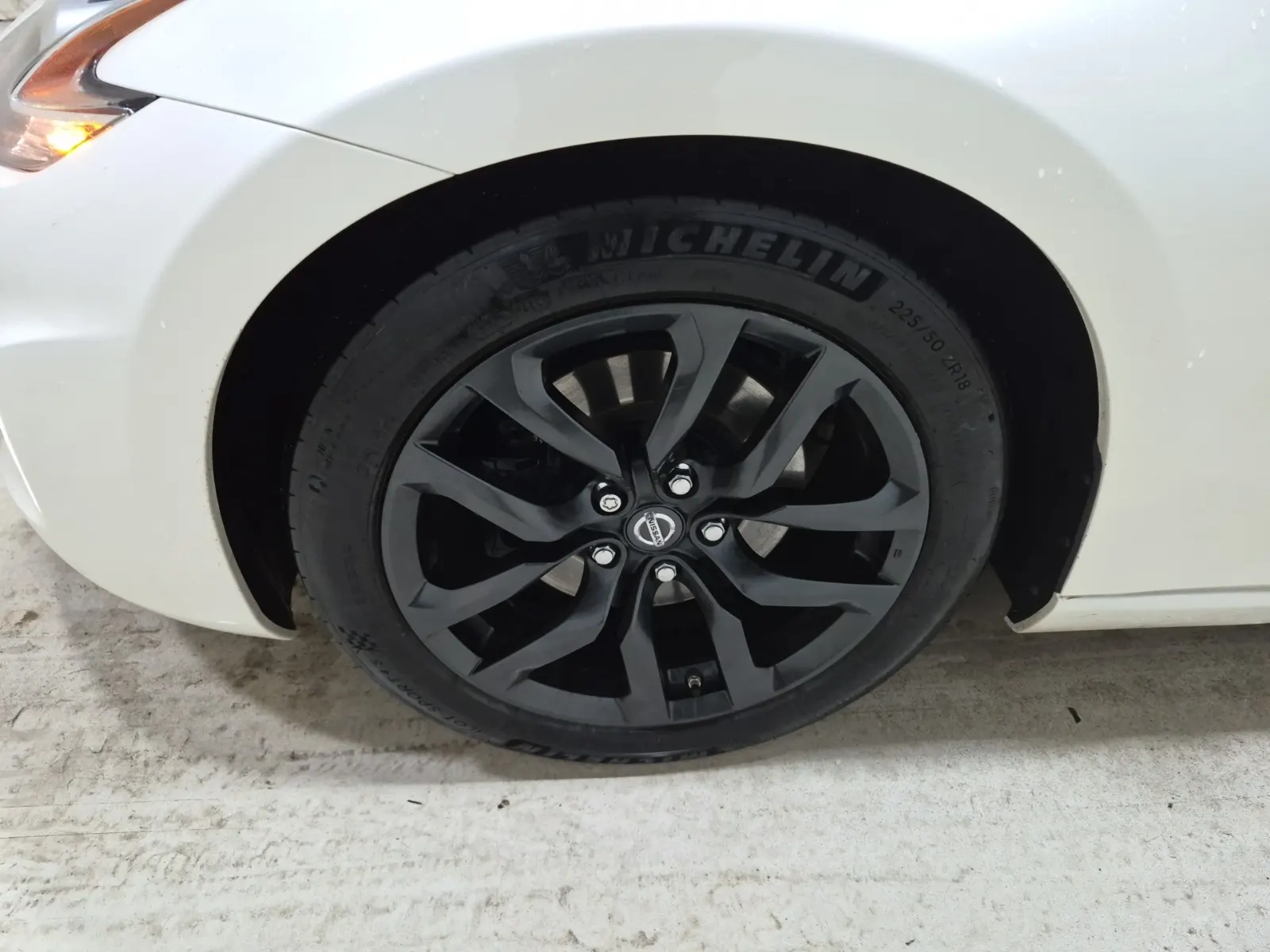 Front driver wheel/tire photo