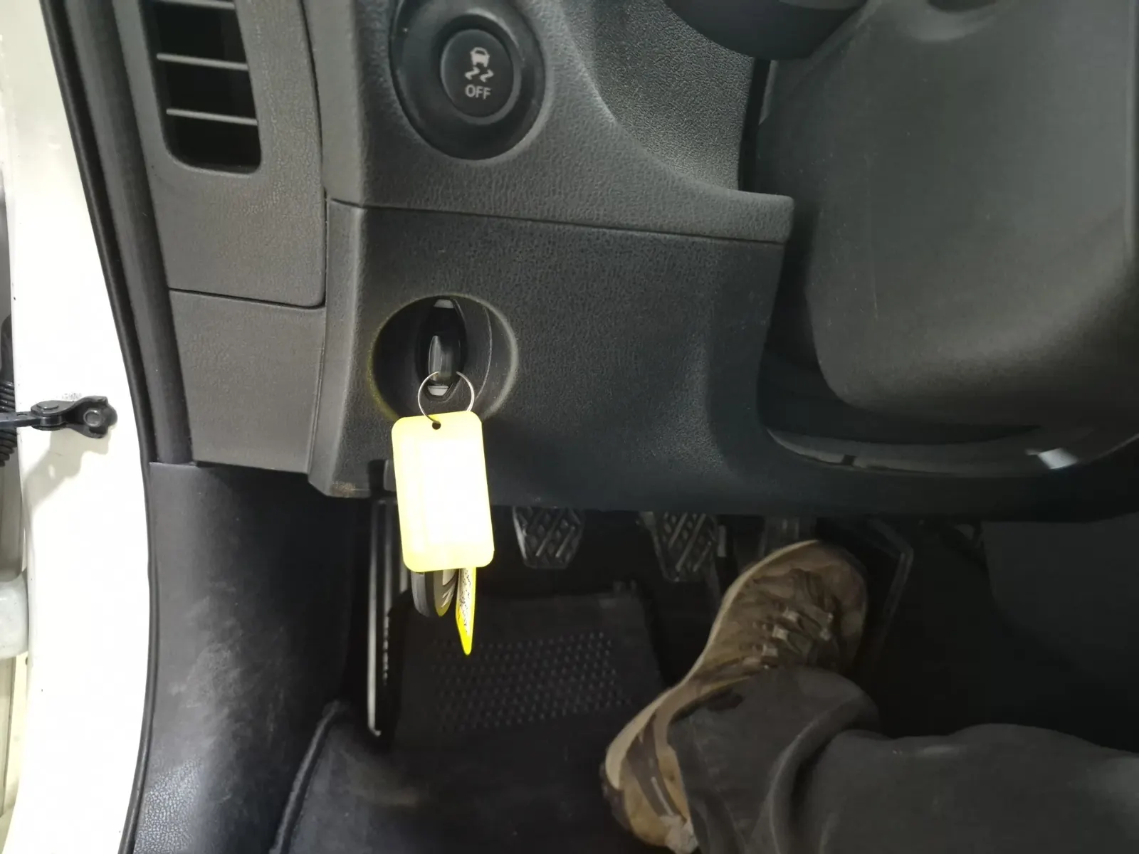Keys/Fobs/Manual Photo