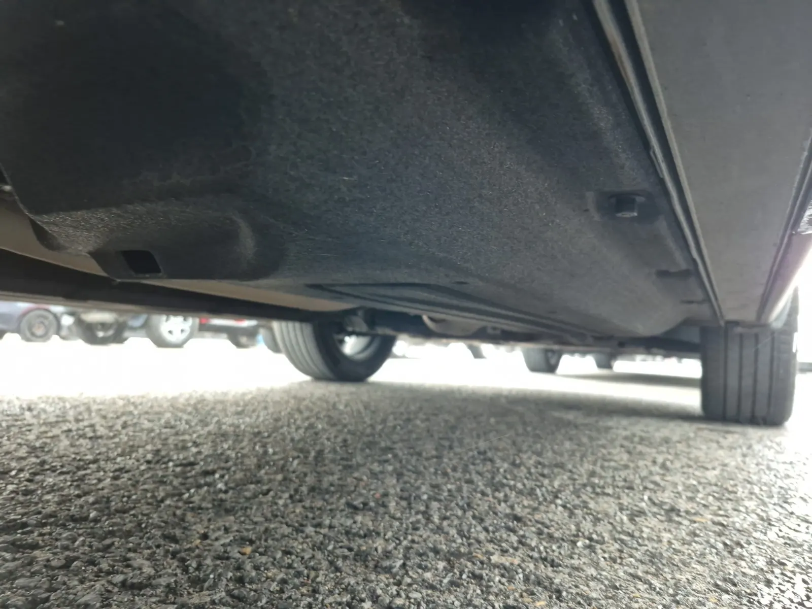 Undercarriage - Passenger Photo