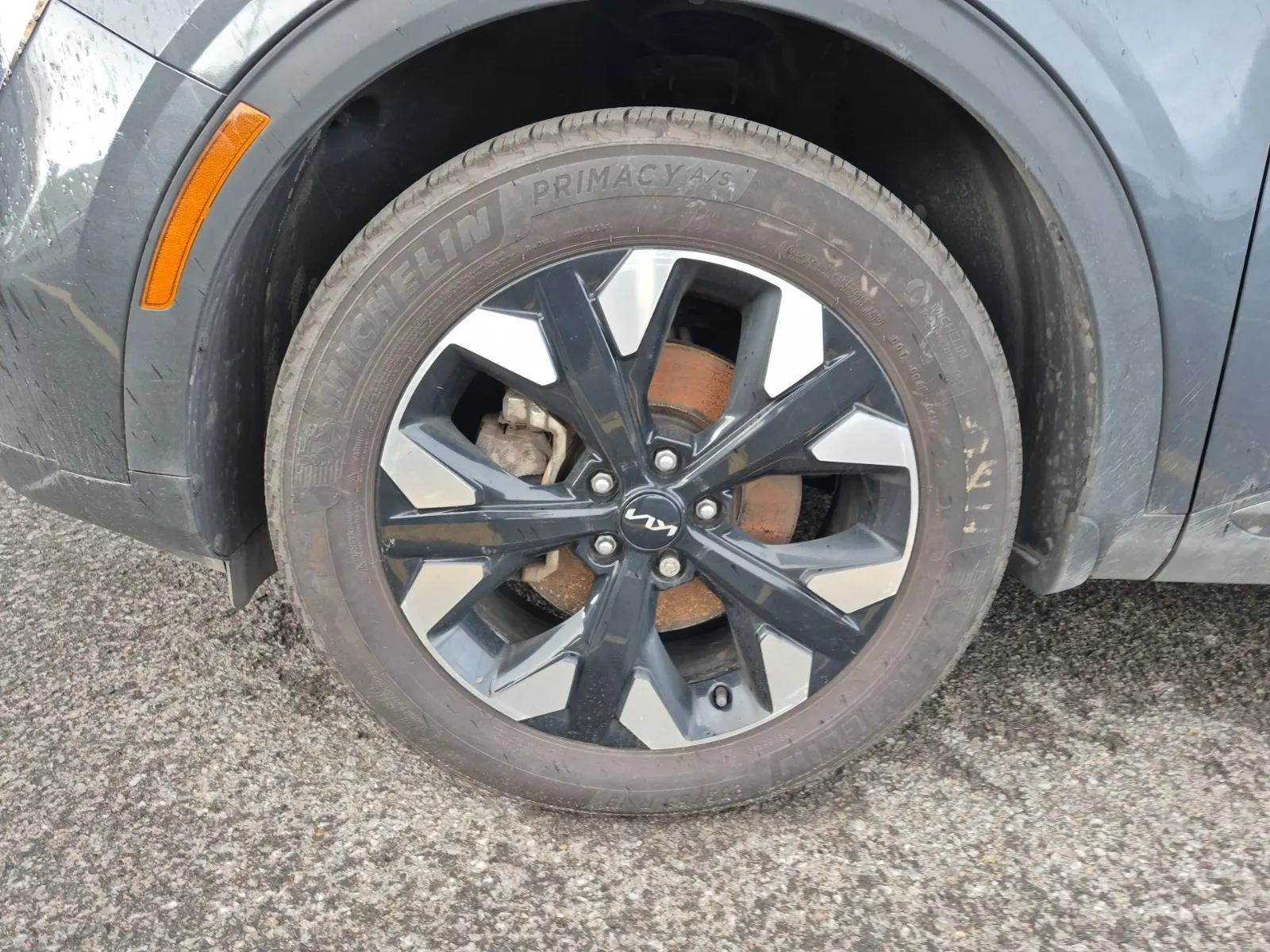 Front driver wheel/tire photo
