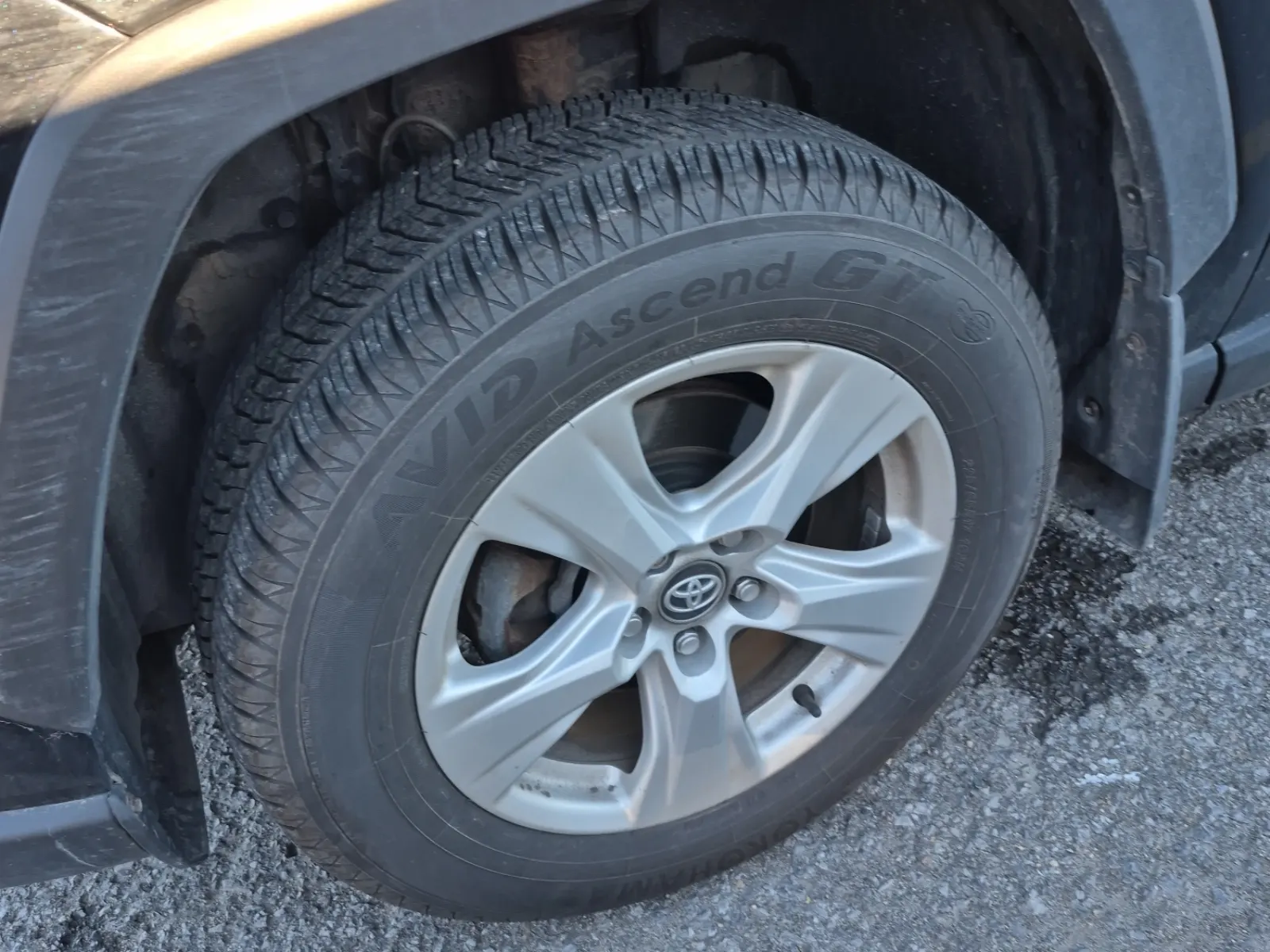 Front driver wheel/tire photo
