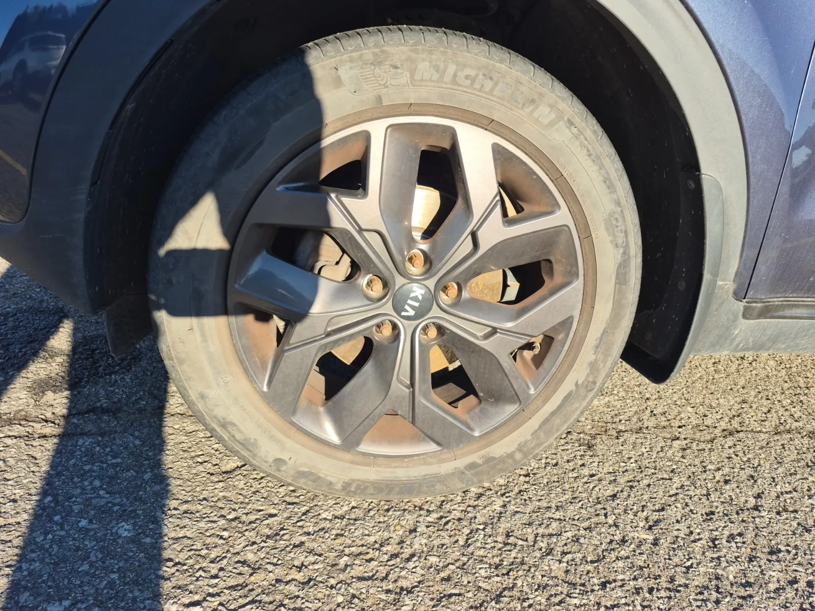 Front driver wheel/tire photo