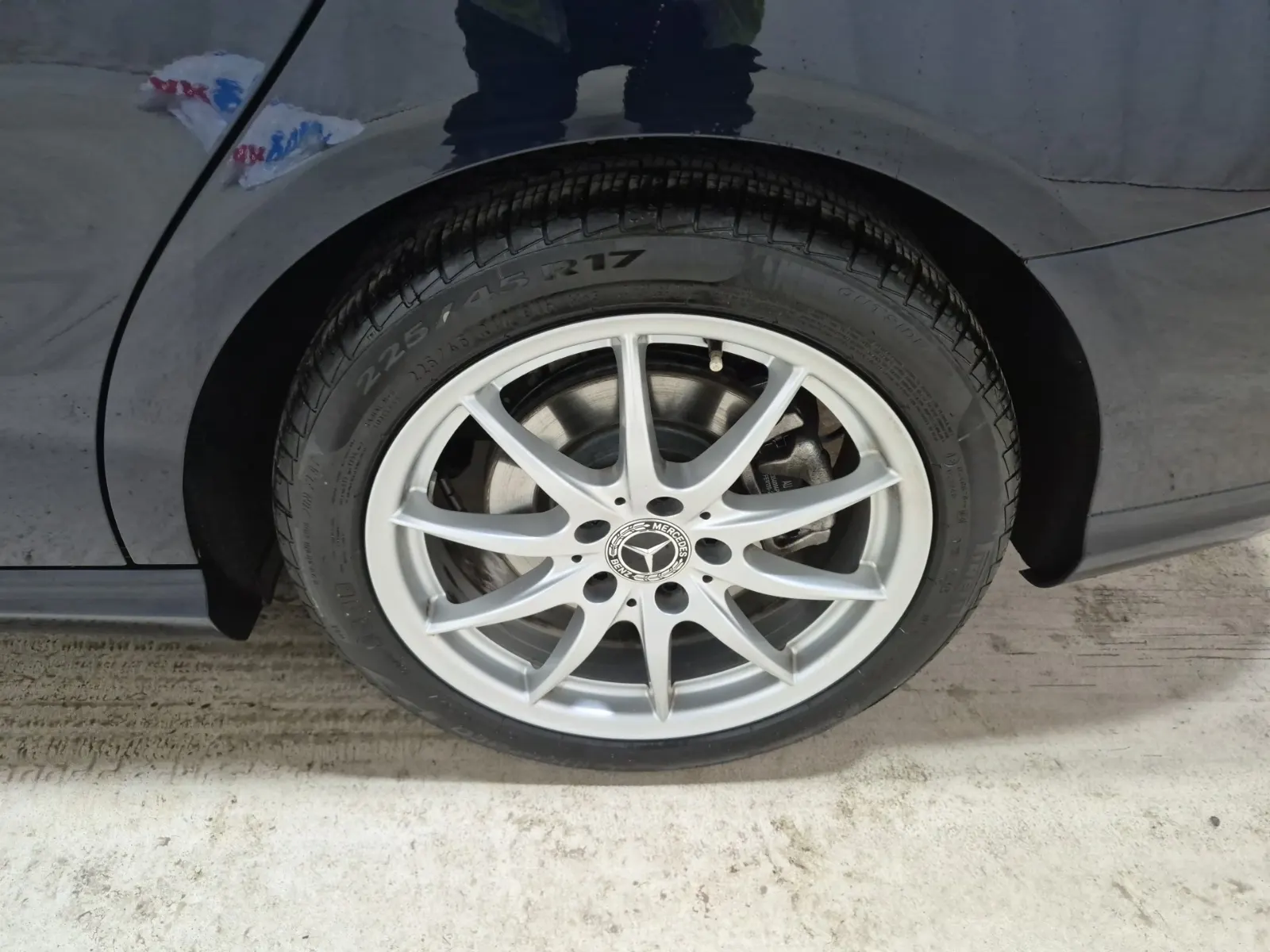 Left Rear Wheel/Tire Photo