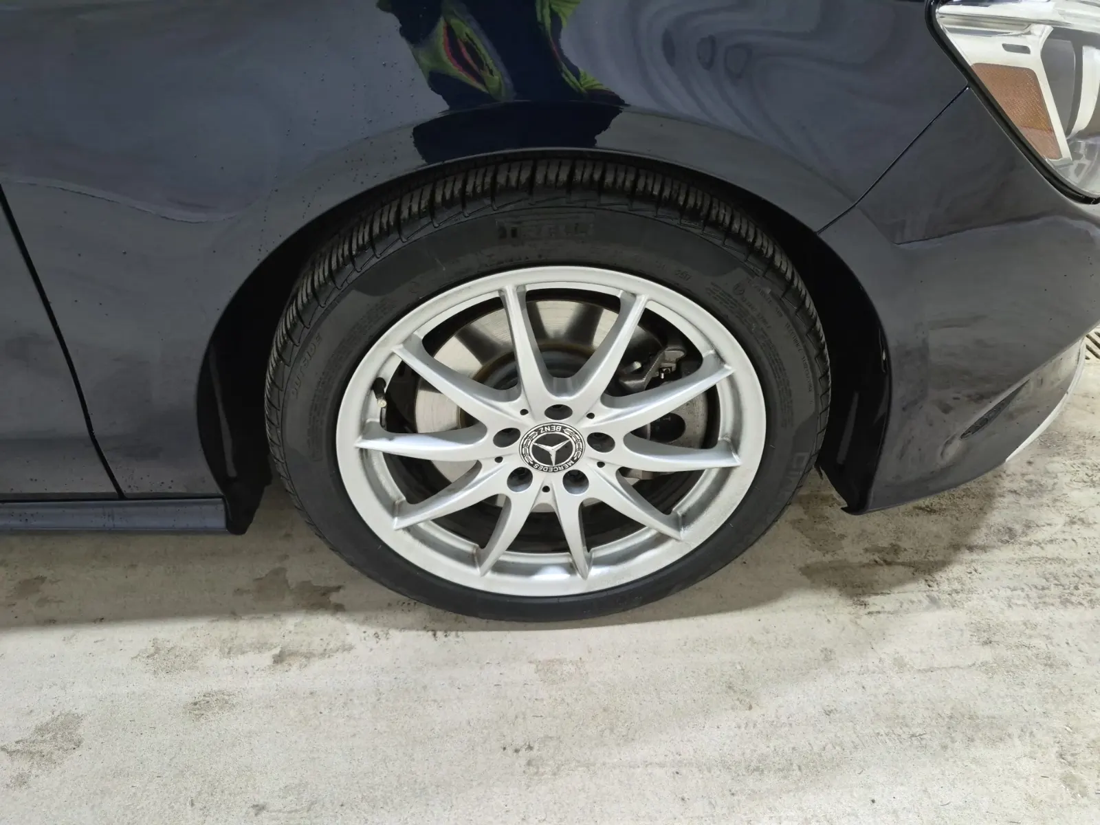 Right Front Wheel/Tire Photo