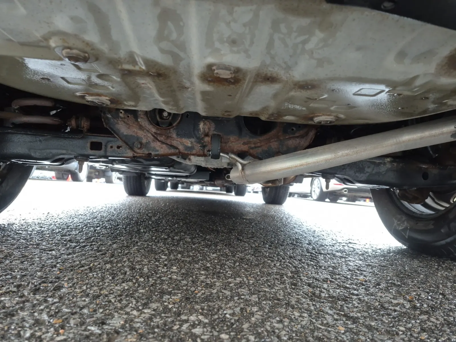 Undercarriage - Rear Photo