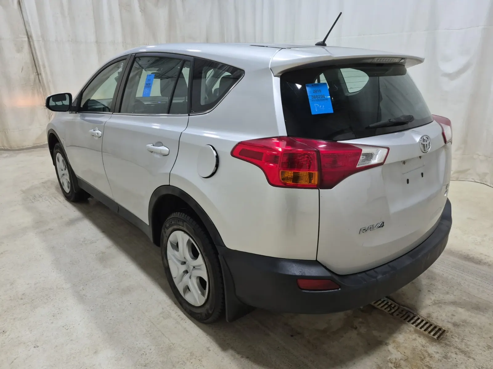 Driver Rear 3/4 Photo