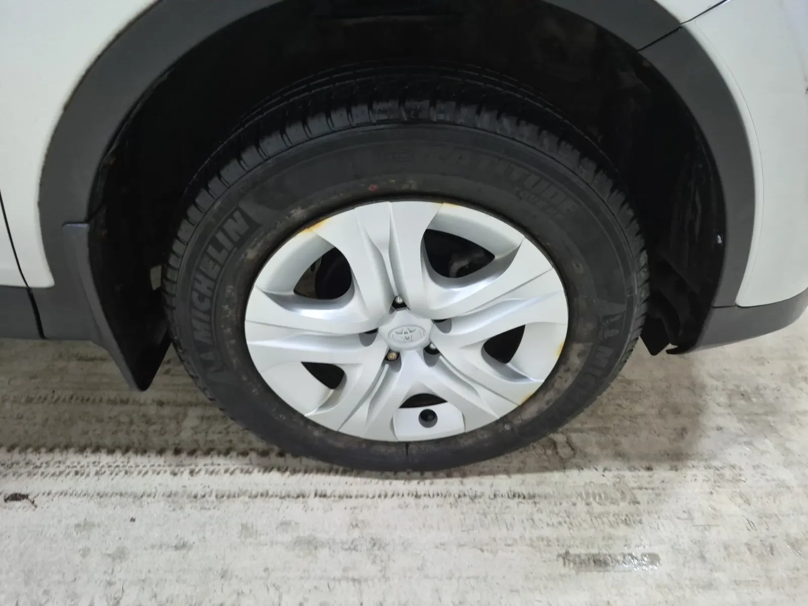 Right Front Wheel/Tire Photo