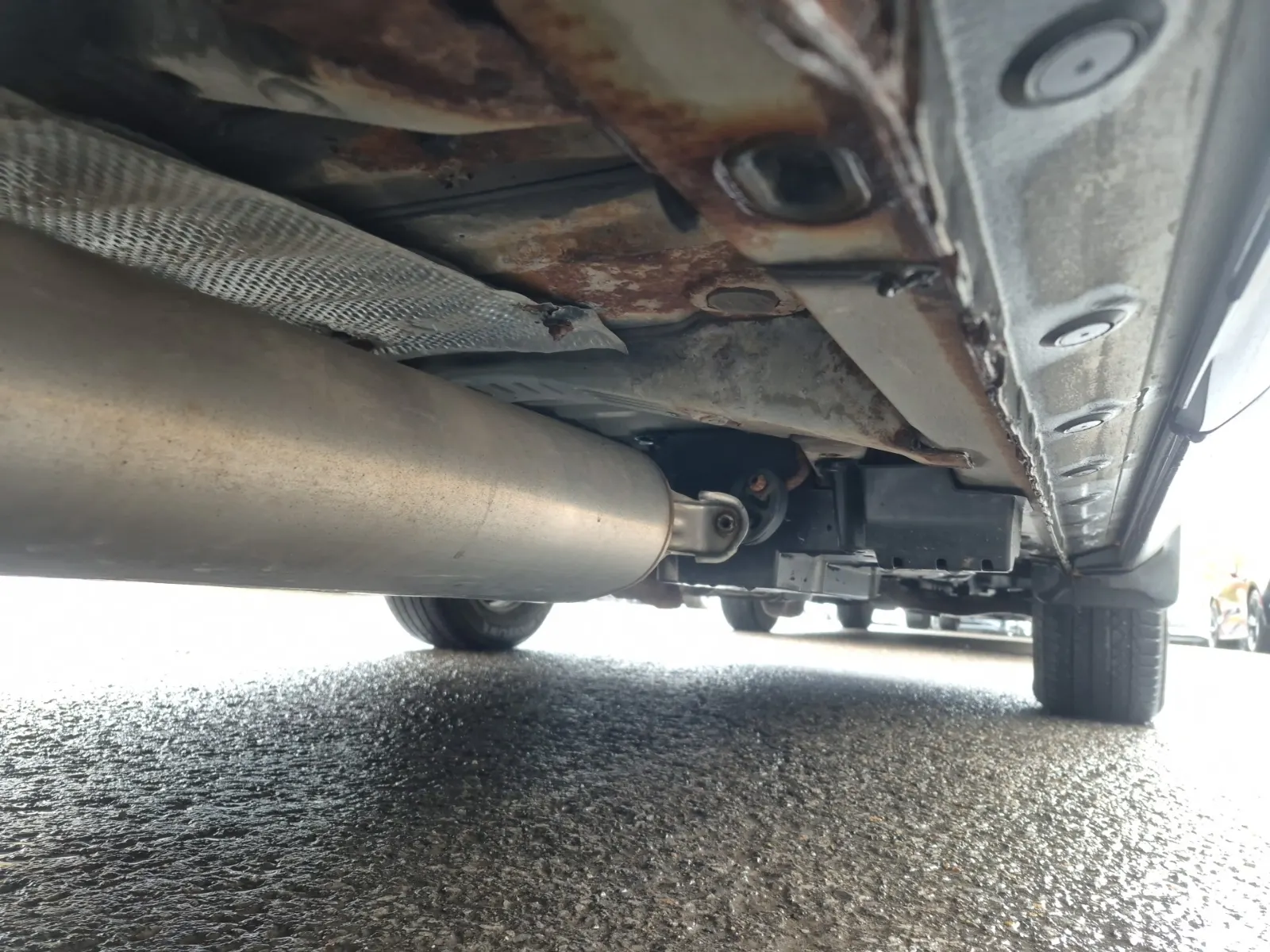 Undercarriage - Passenger Photo