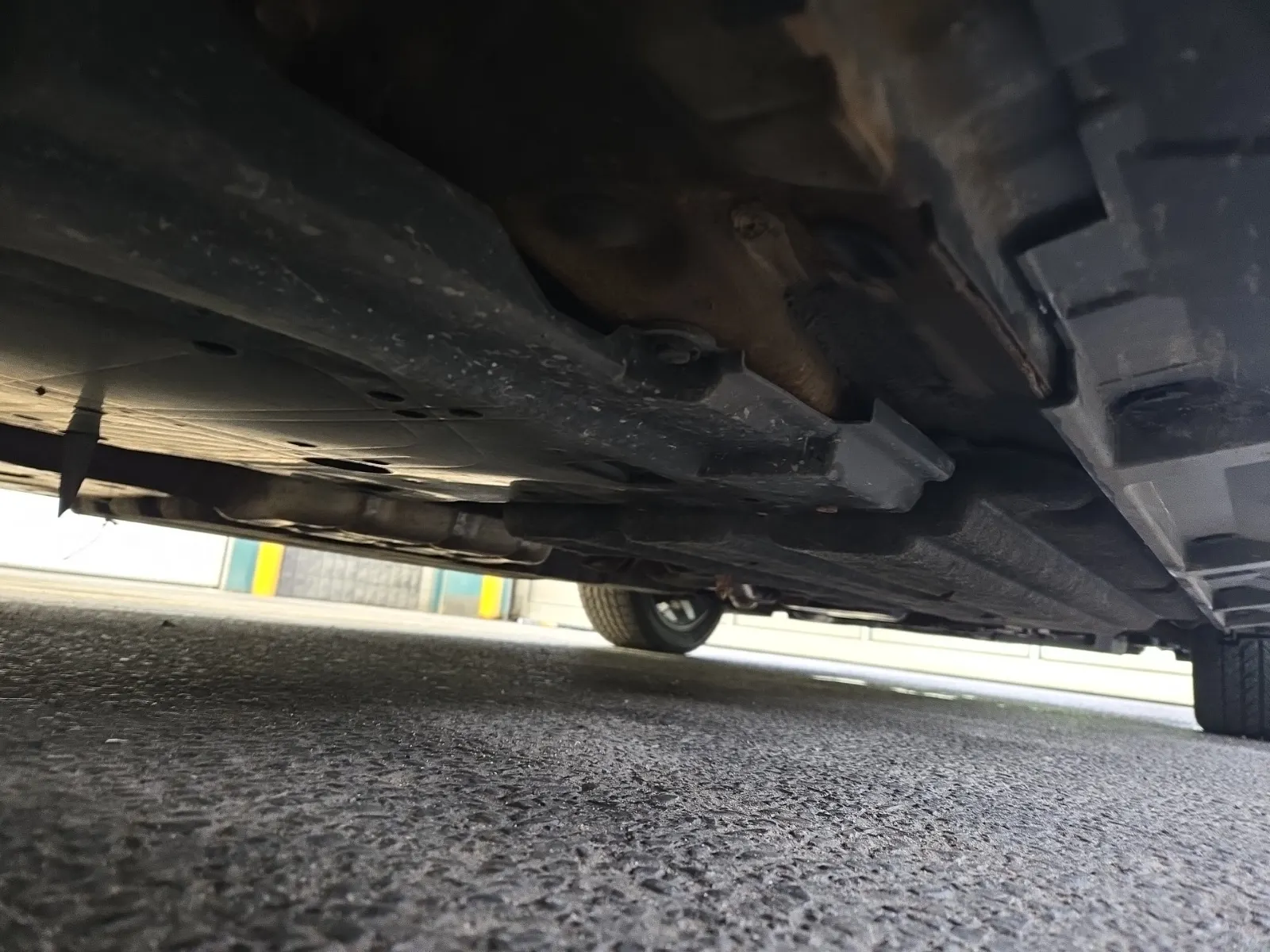Undercarriage - Passenger Photo