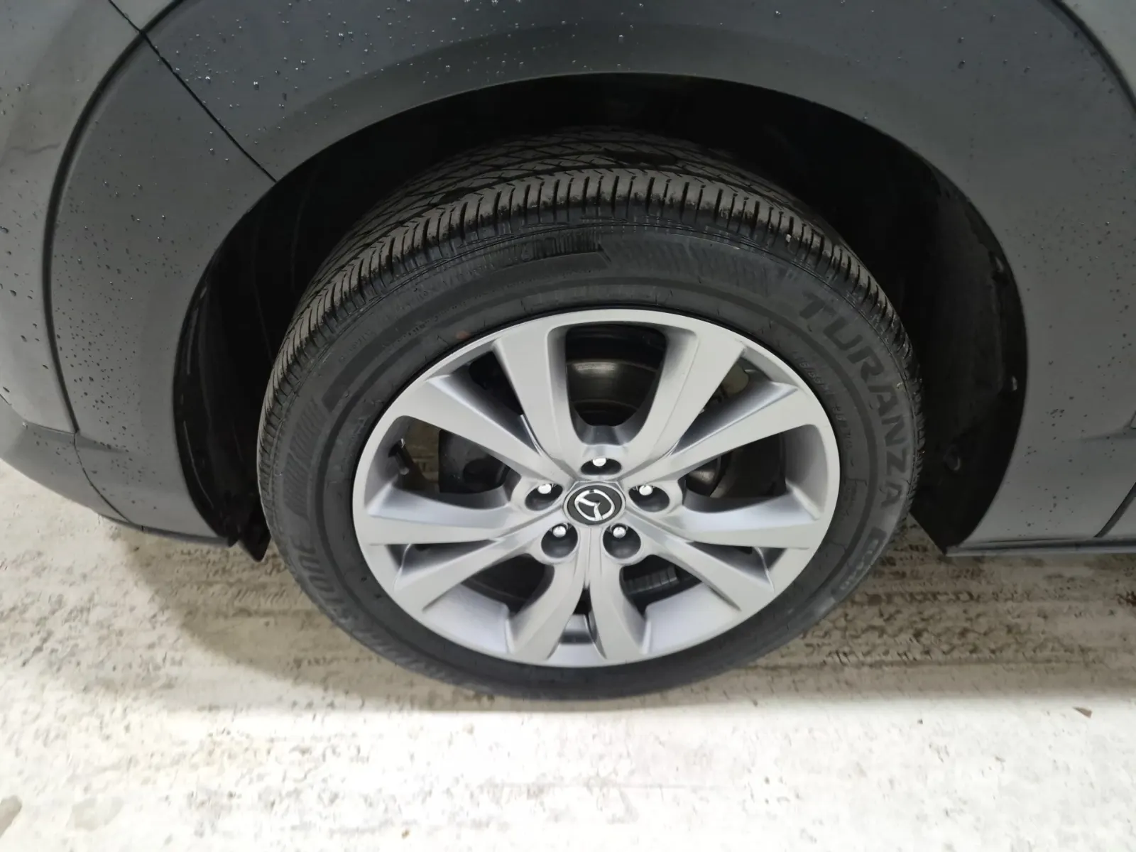Front driver wheel/tire photo