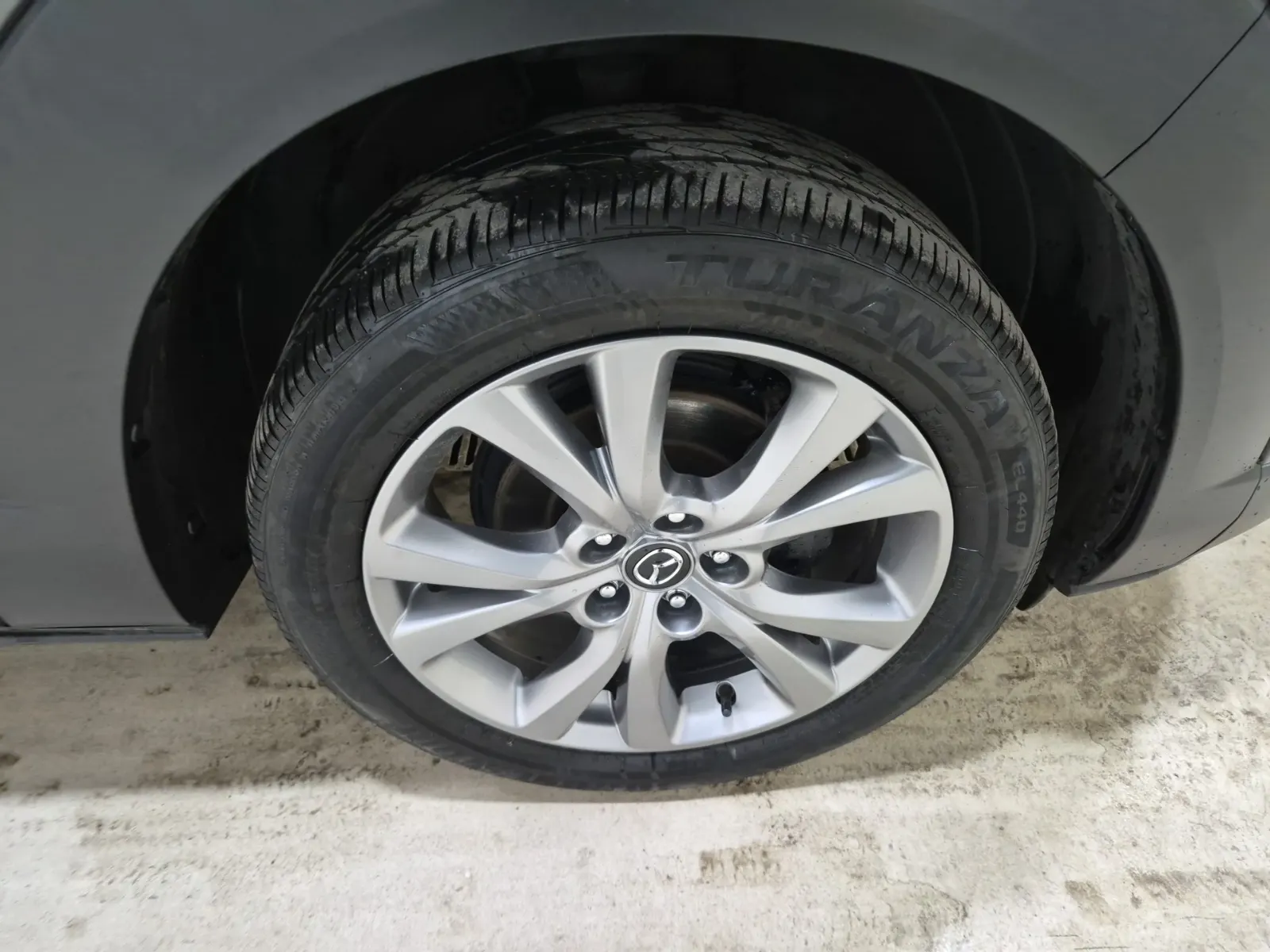 Right Front Wheel/Tire Photo