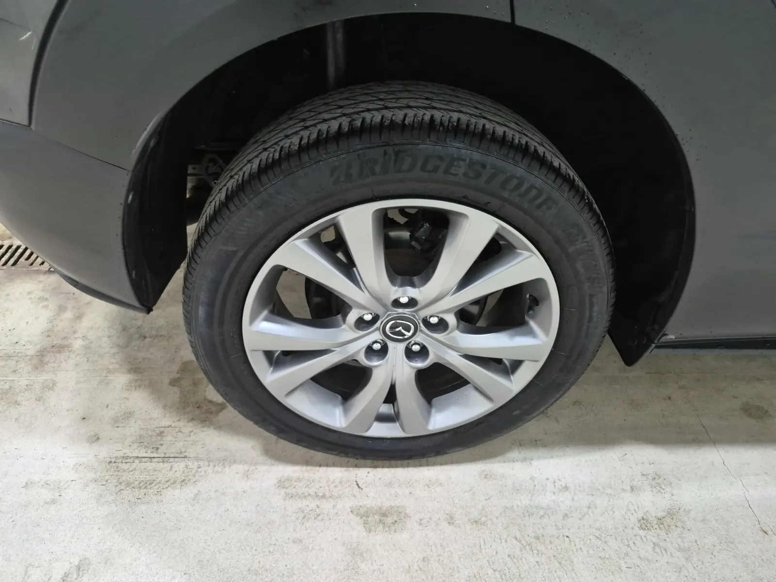 Right Rear Wheel/Tire Photo