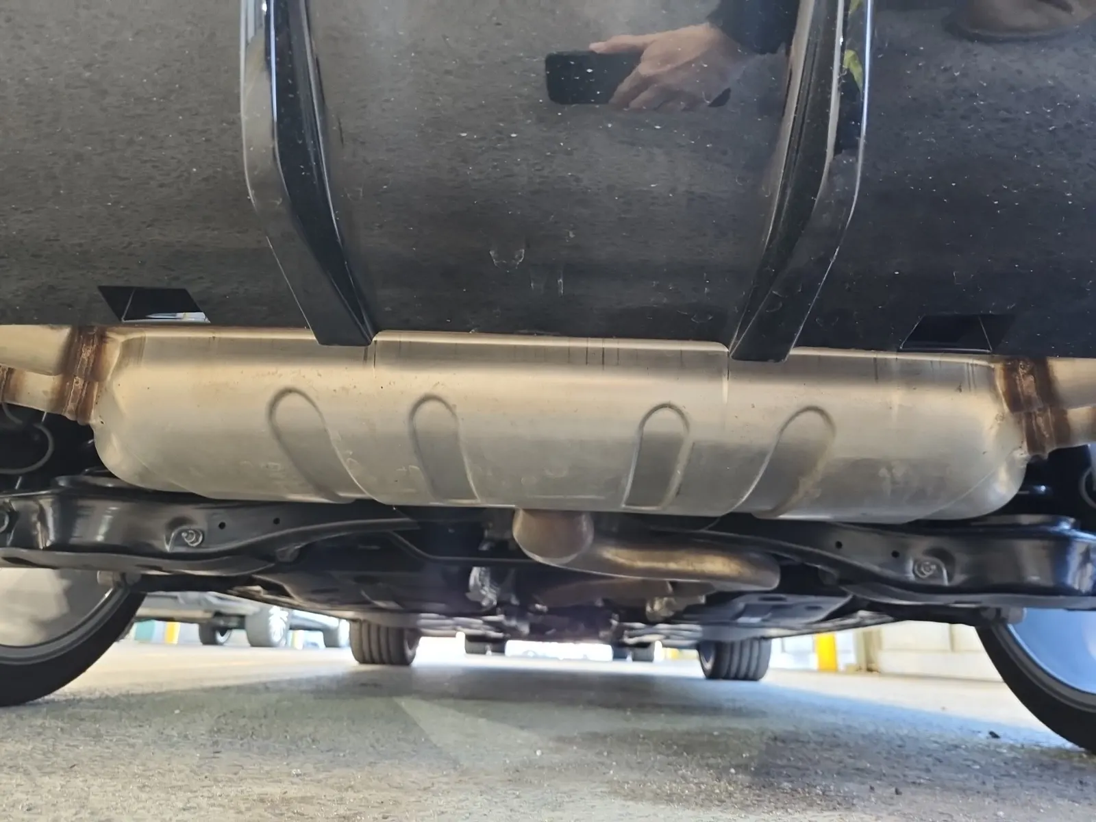 Undercarriage - Rear Photo