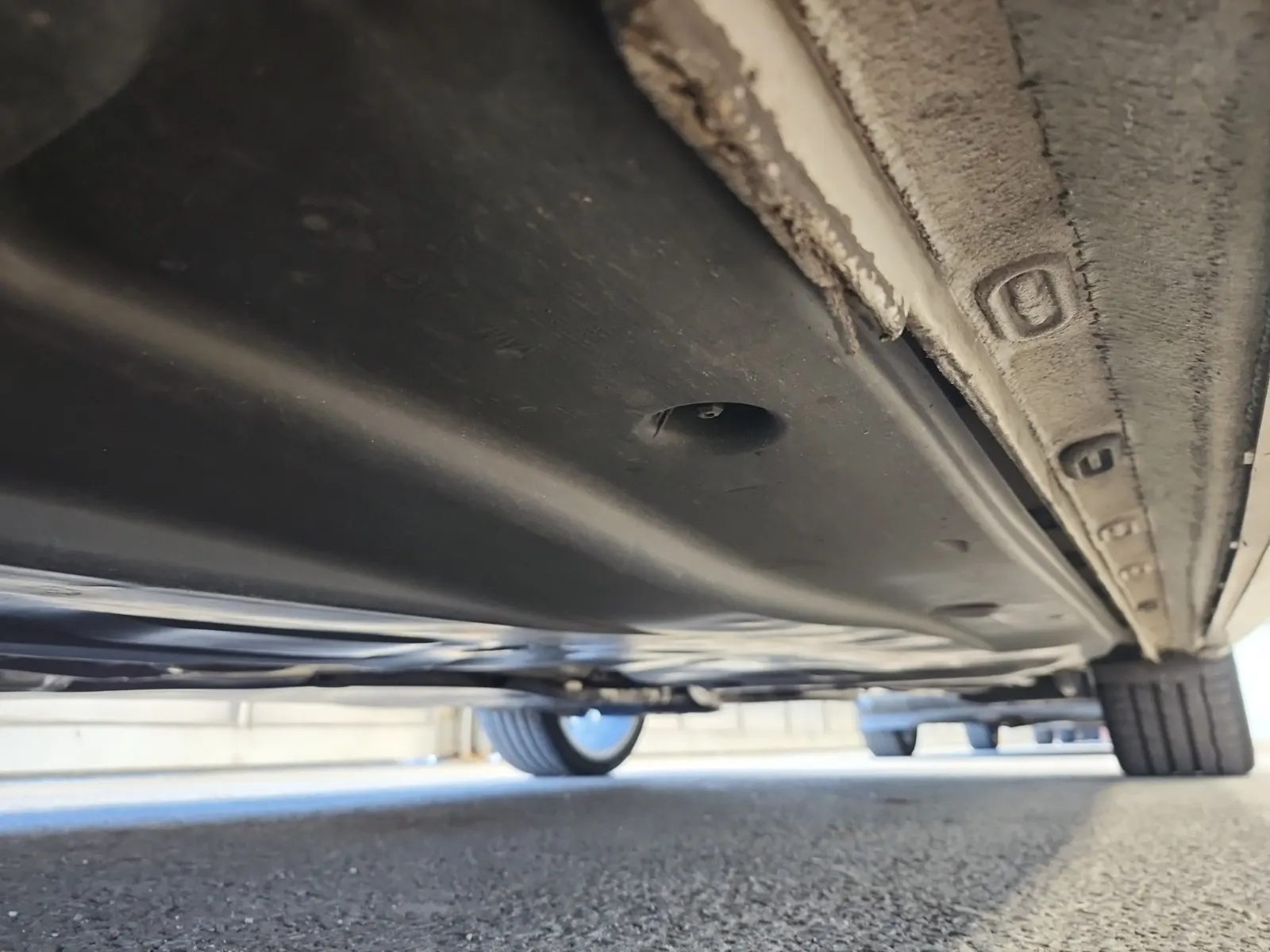 Undercarriage - Driver Photo