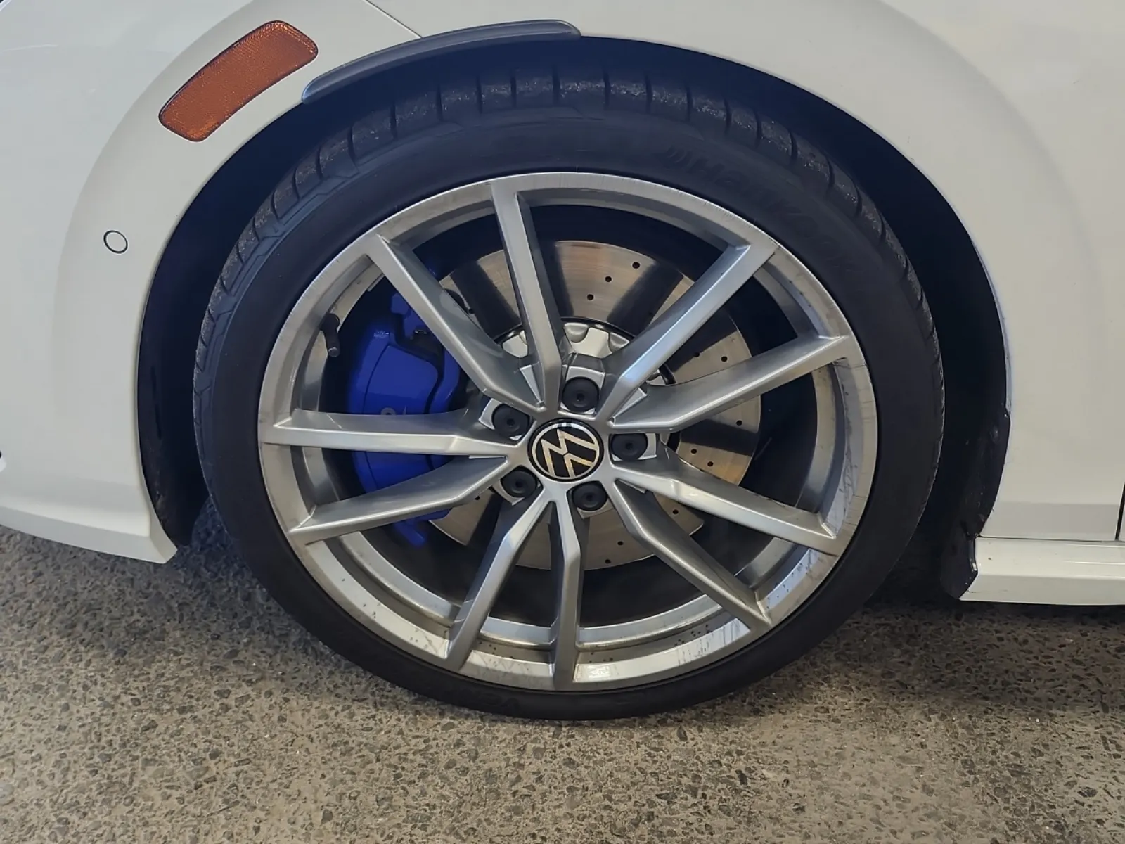 Front driver wheel/tire photo